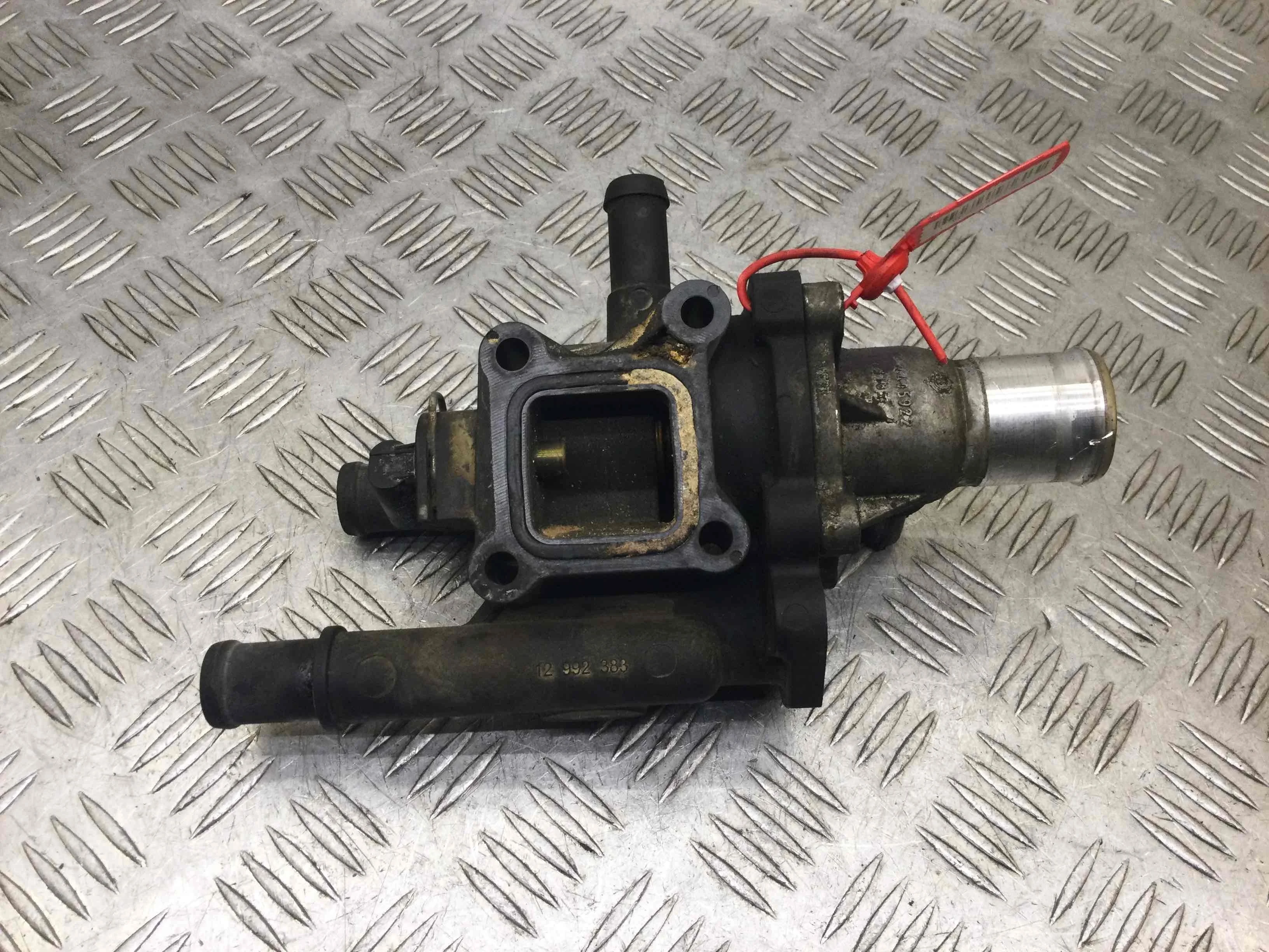 Корпус термостата Opel Astra H рестайлинг 2007 - 2010 бензин 1.8 i Механика Х/б