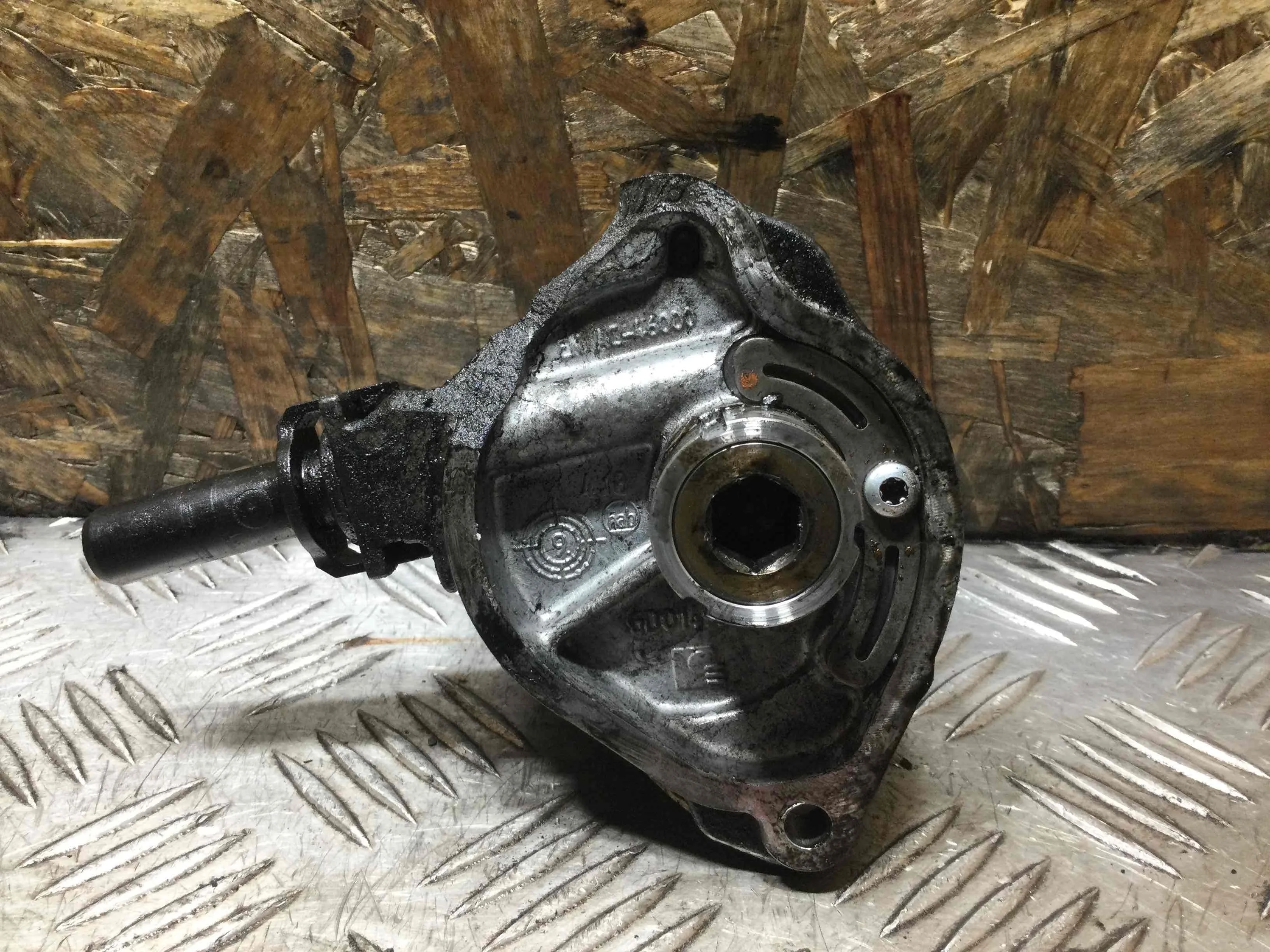 Насос вакуумный Mercedes C-klasse W204/S204 (2007-2012) дизель 2.2 DCI Механика Седан