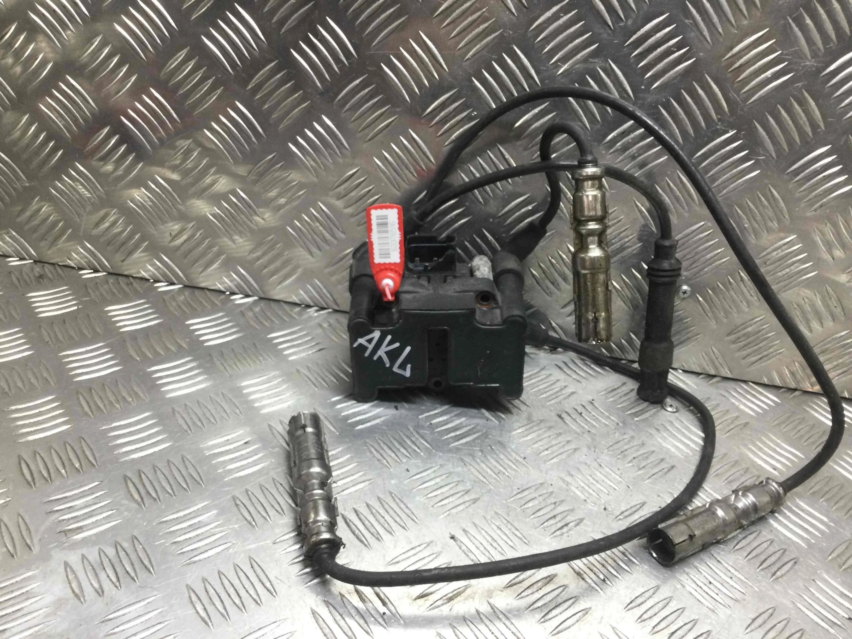 Катушка зажигания Volkswagen Golf 4 поколение (1997-2004) бензин 1.6 i Механика Х/б