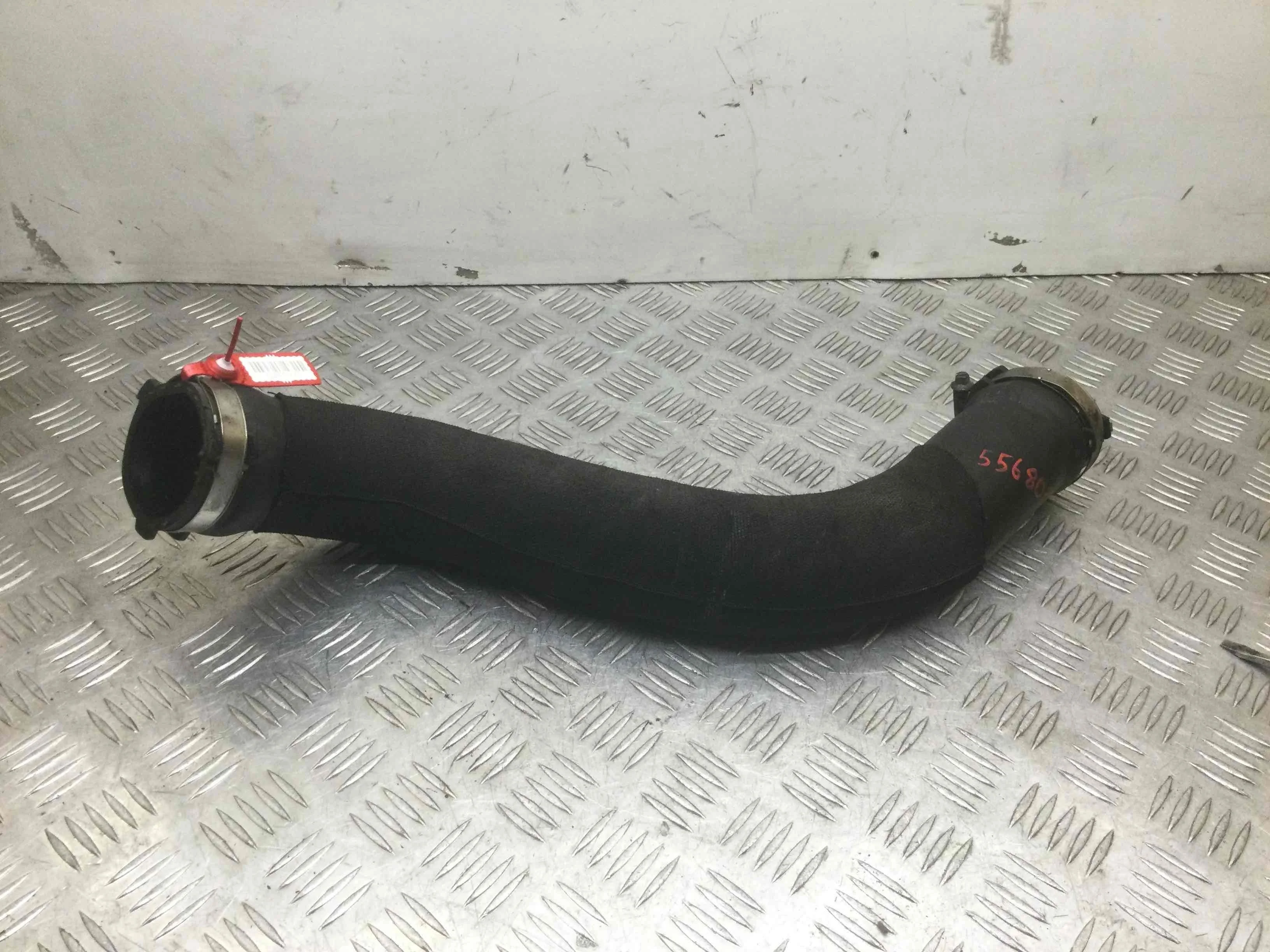 Патрубок интеркулера Audi A4 B8/8K (2007-2011) дизель 2.0 TDI Механика Седан