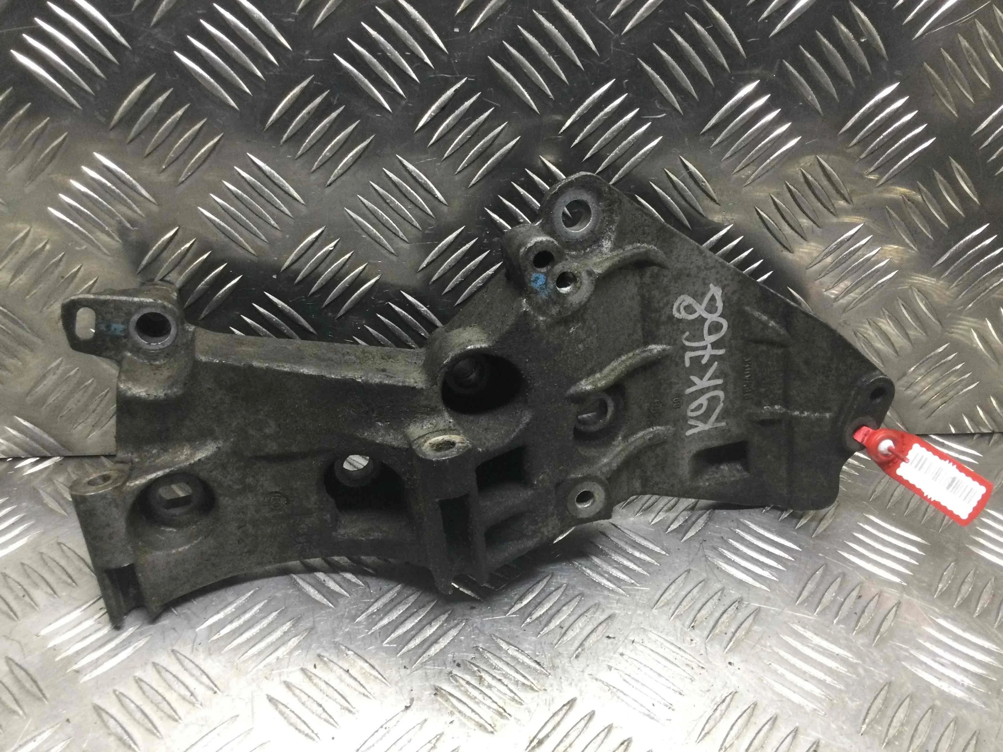 Кронштейн генератора Renault Clio 2 поколение (1998-2001) дизель 1.5 dCi Механика Минивэн