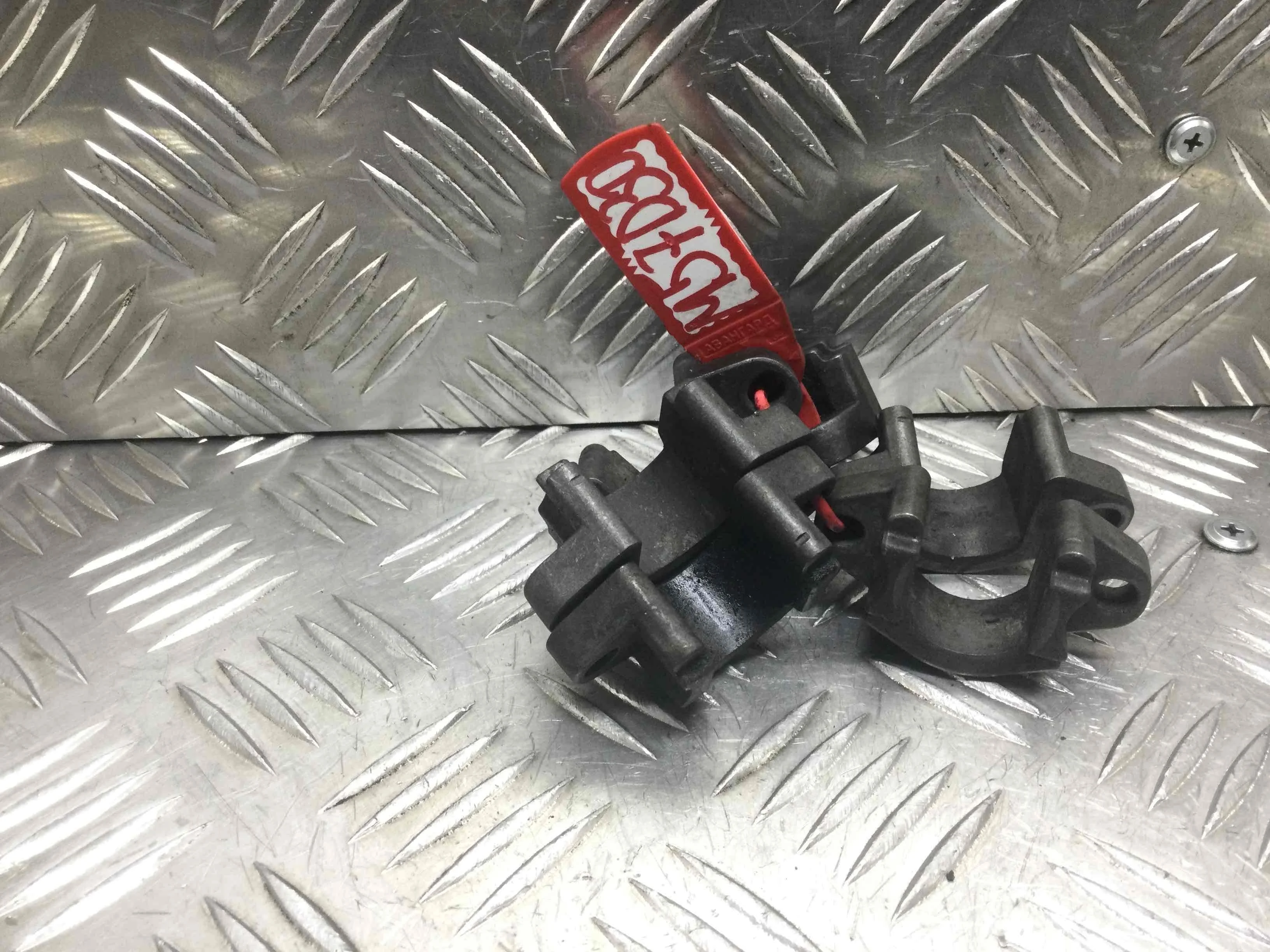 Скоба (кронштейн) крепления форсунки BMW 5-Series 5-Series E60 2003 - 2009 дизель 3.0  Автомат Седан