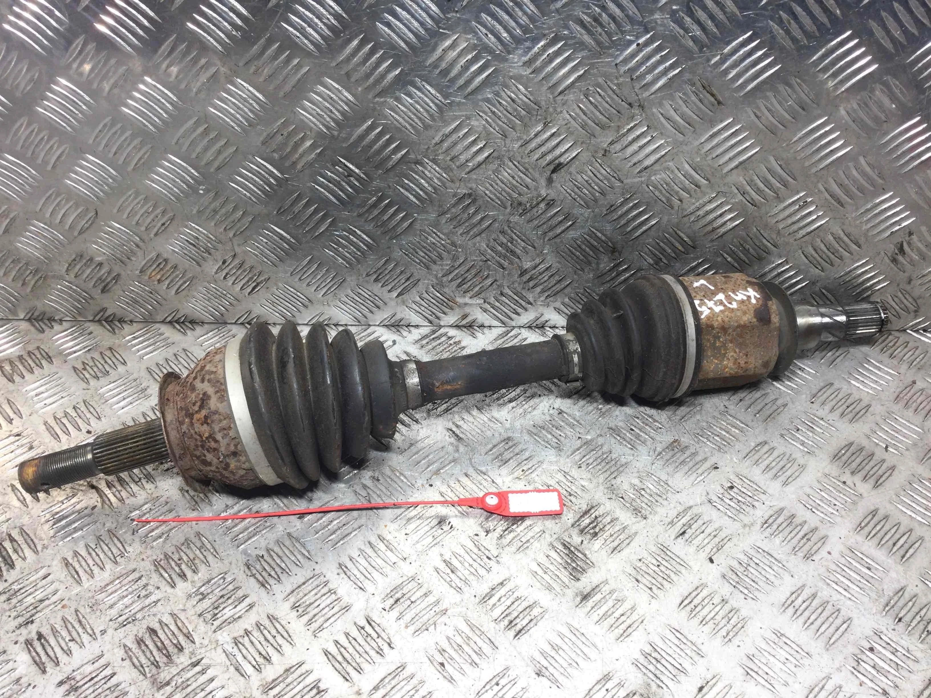 Полуось передняя левая (приводной вал, ШРУС) Nissan Navara D40 (2005-2010) дизель 2.5  Механика