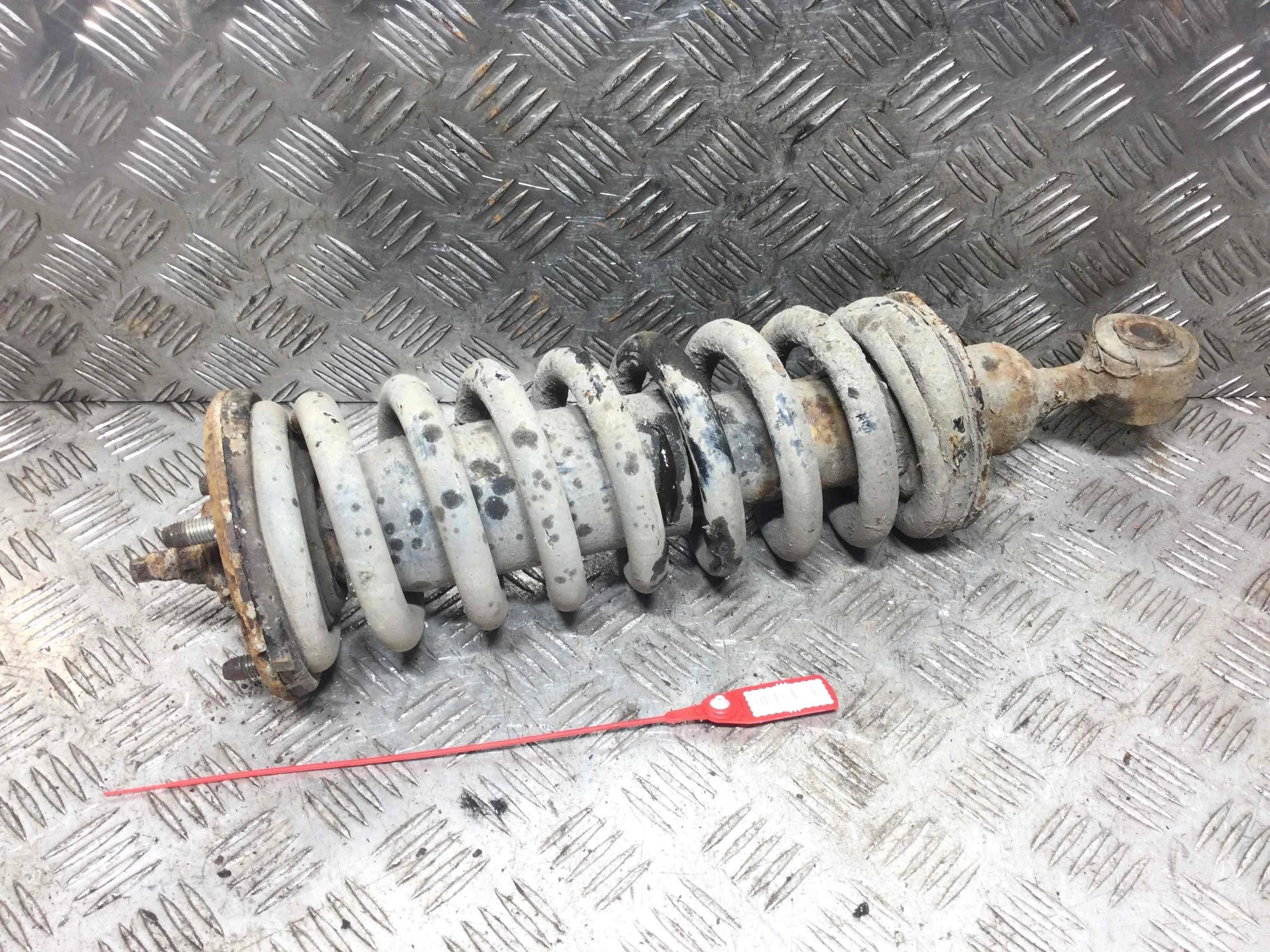 Стойка передняя правая Nissan Navara D40 (2005-2010) дизель 2.5  Механика