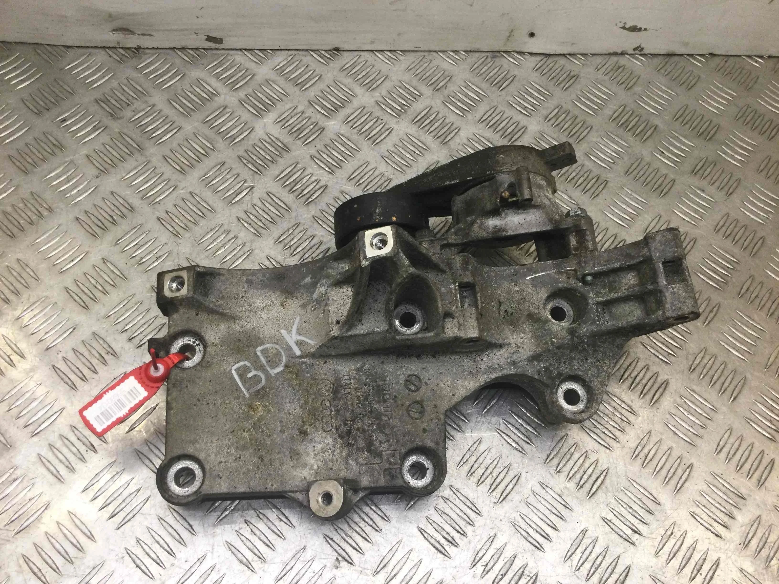 Кронштейн генератора Volkswagen Golf 5 поколение (2004-2009) дизель 2.0 SDI Механика Х/б