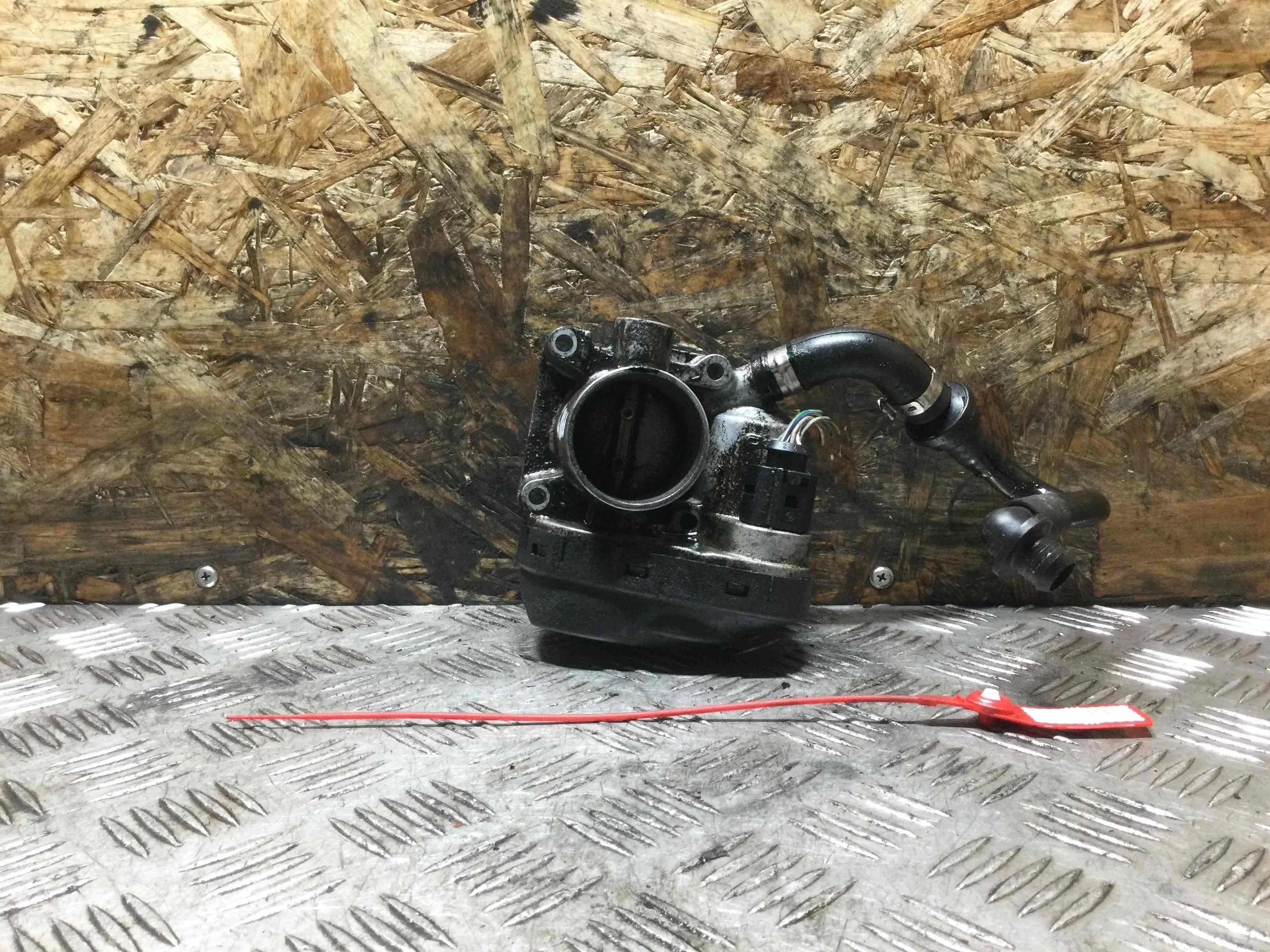 Заслонка дроссельная Volkswagen Golf 4 поколение (1997-2004) бензин 1.4 i Механика Х/б