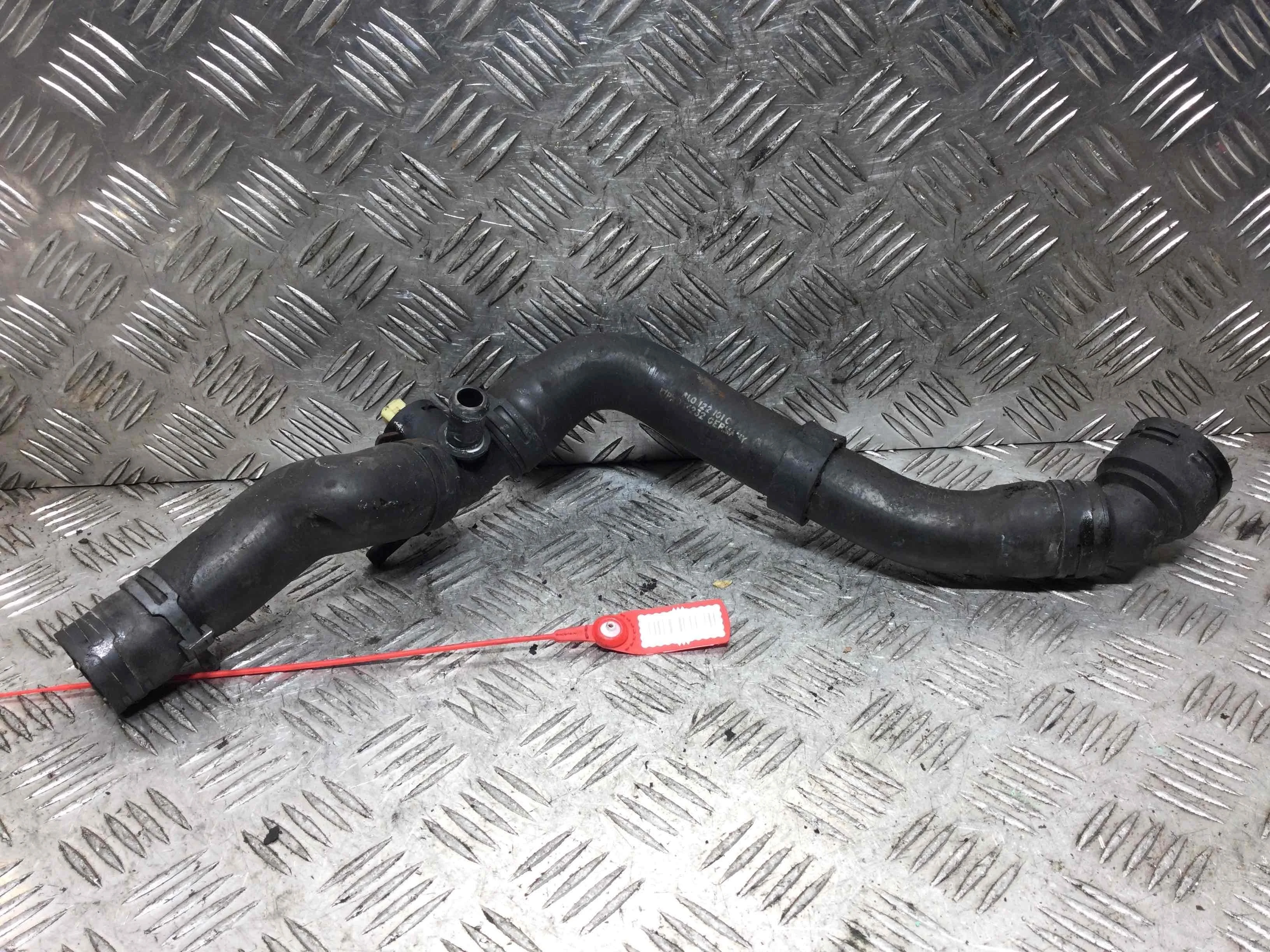 Фланец (тройник) системы охлаждения Audi A3 8L (1996-2000) бензин 1.6 i Механика Х/б