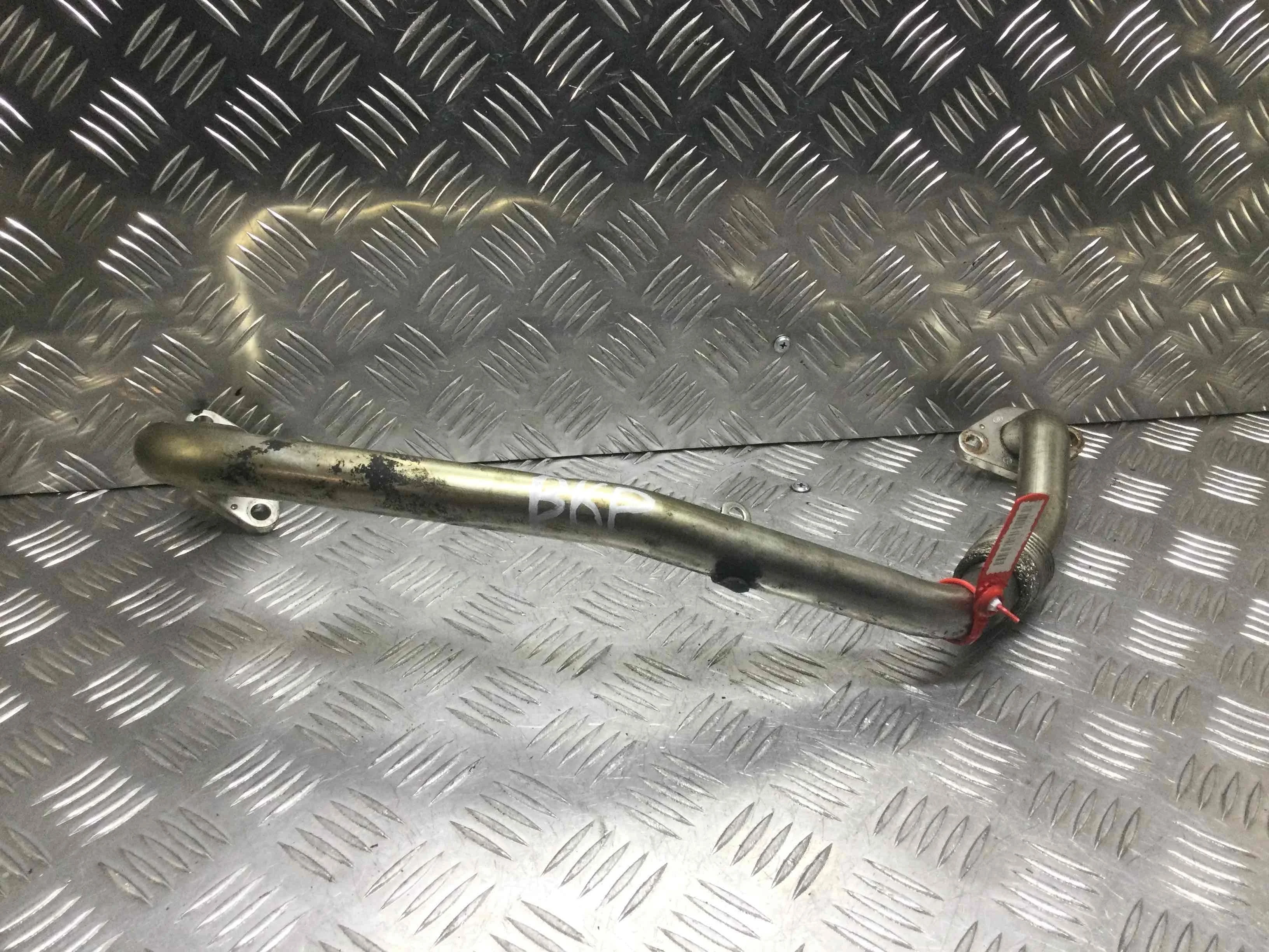 Трубка системы рециркуляции EGR Volkswagen Passat B6 (2005-2010) дизель 2.0 TDI Механика Седан