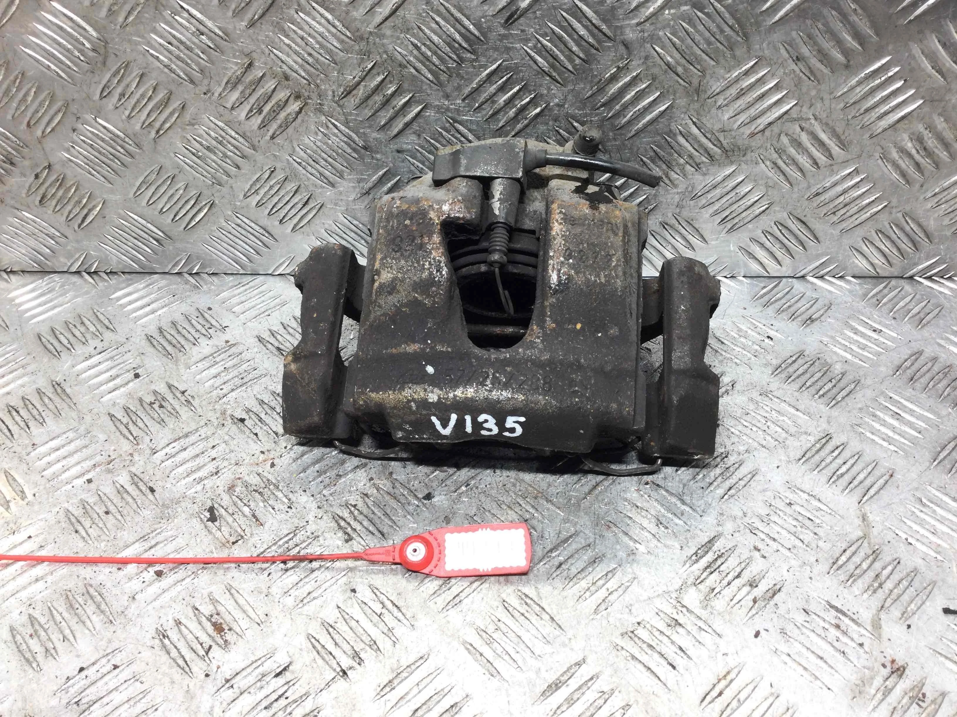 Суппорт передний левый Mercedes E-klasse E-klasse (W210) 1995 - 2003 дизель 2.2 CDI Механика Седан