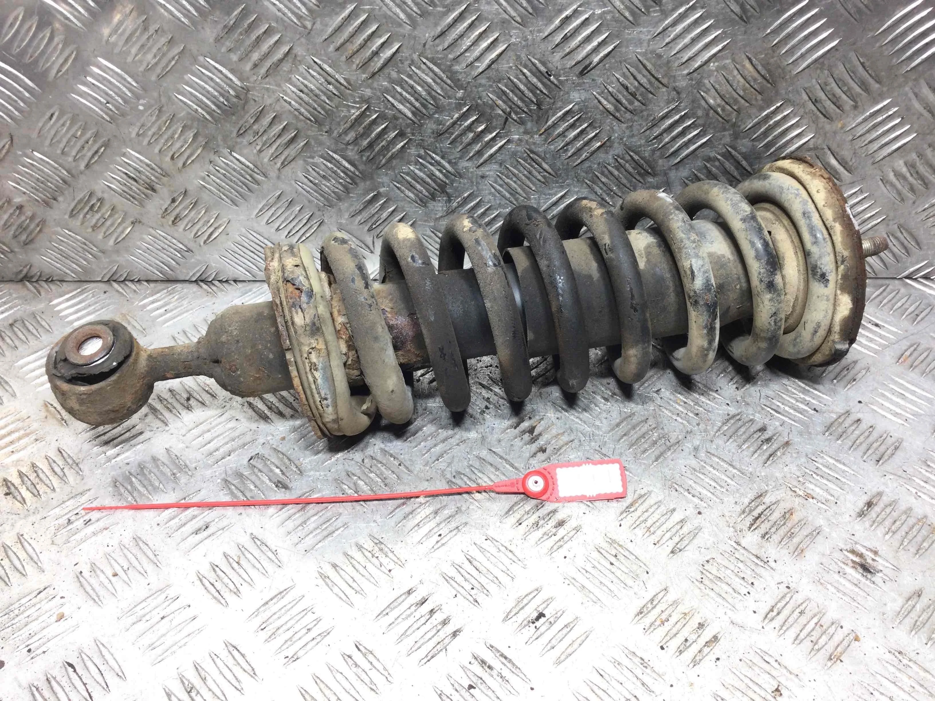 Стойка передняя левая Nissan Navara D40 (2005-2010) дизель 2.5  Механика