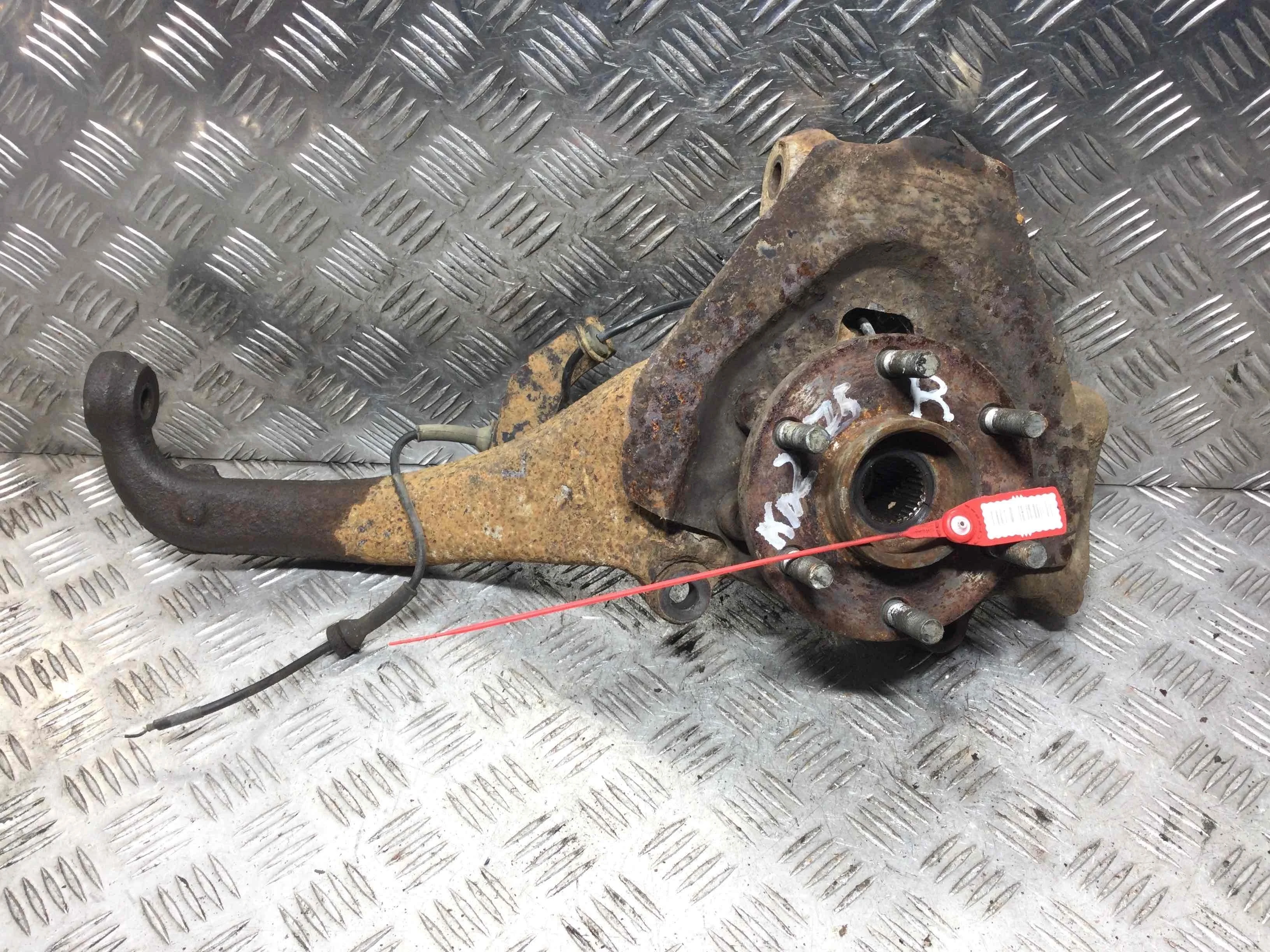 Ступица передняя правая Nissan Navara D40 (2005-2010) дизель 2.5  Механика