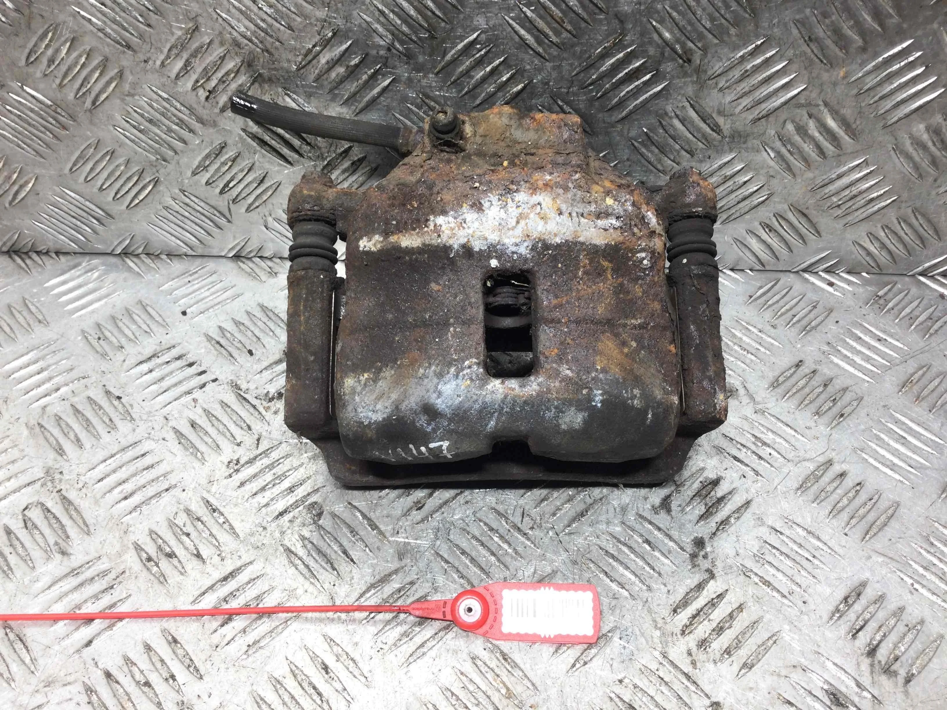 Суппорт передний правый Nissan Almera N16 (2000-2003) бензин 1.5 i Механика Х/б