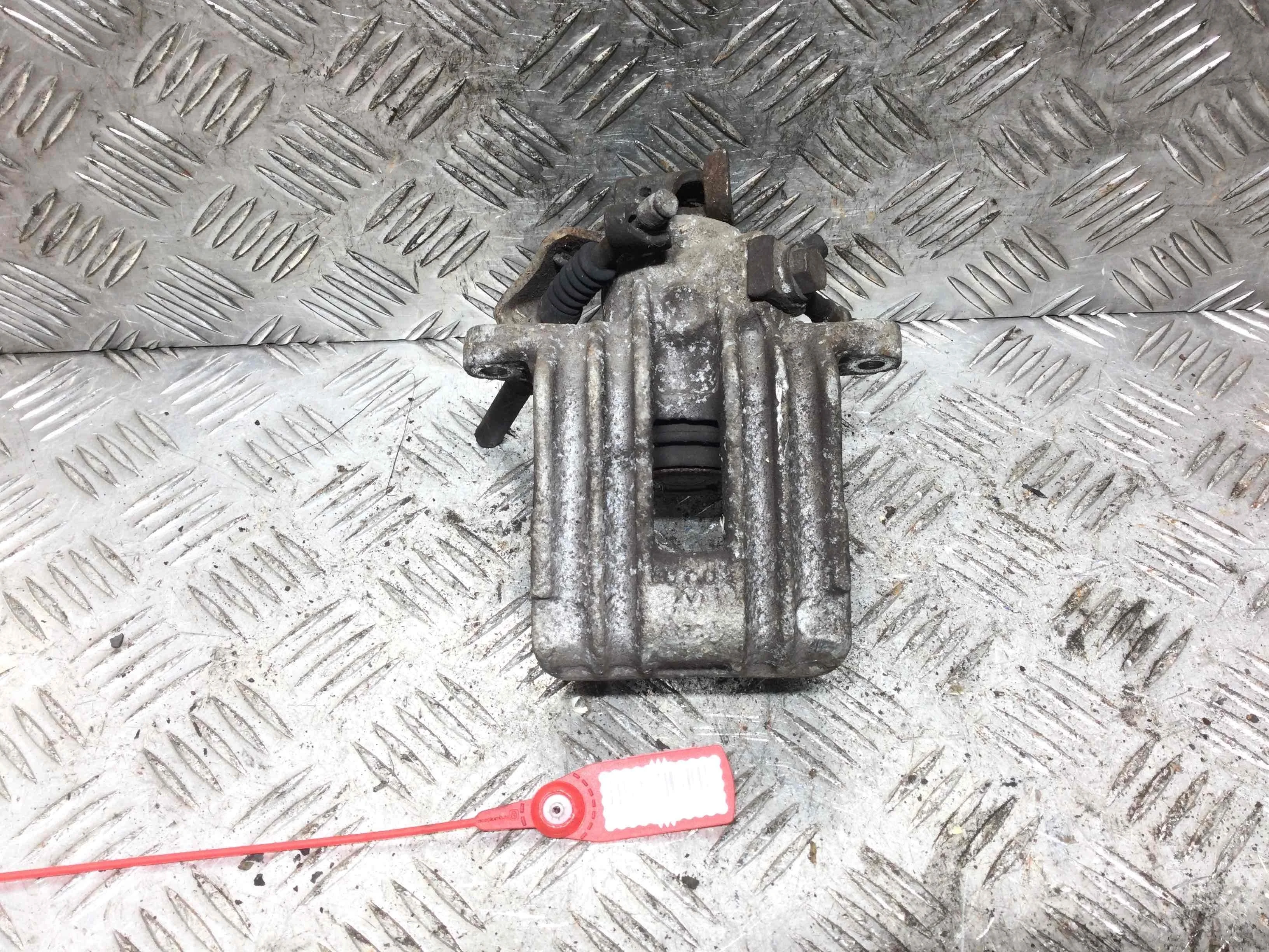 Суппорт задний правый Audi A3 8L (1996-2000) бензин 1.6 i Механика Х/б