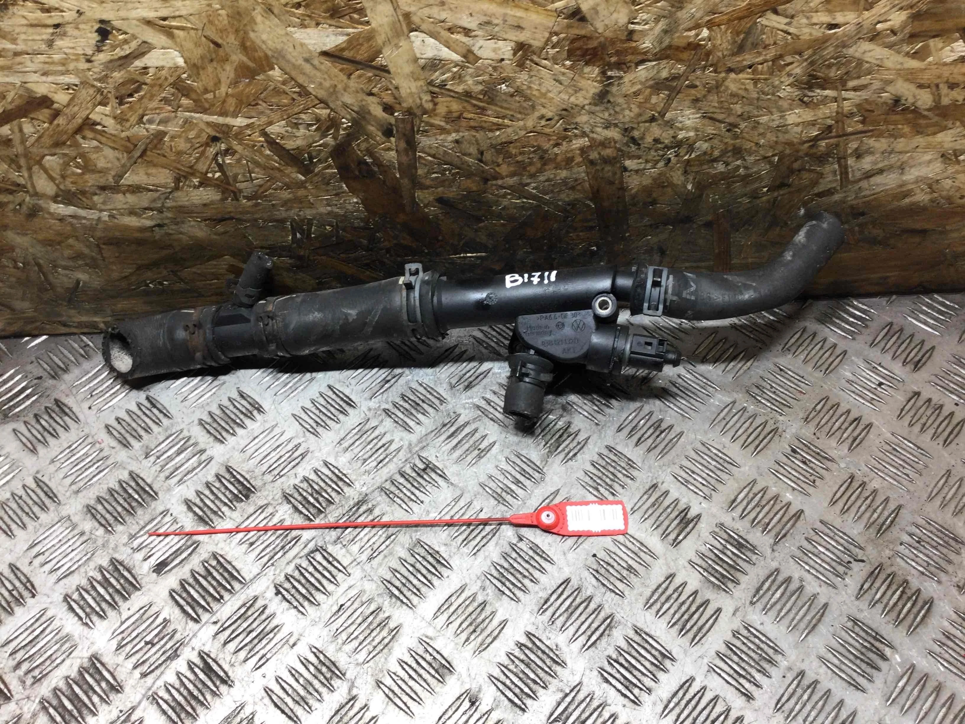 Фланец (тройник) системы охлаждения Volkswagen Polo 4 поколение (2001-2005) дизель 1.4 TDI Механика Х/б