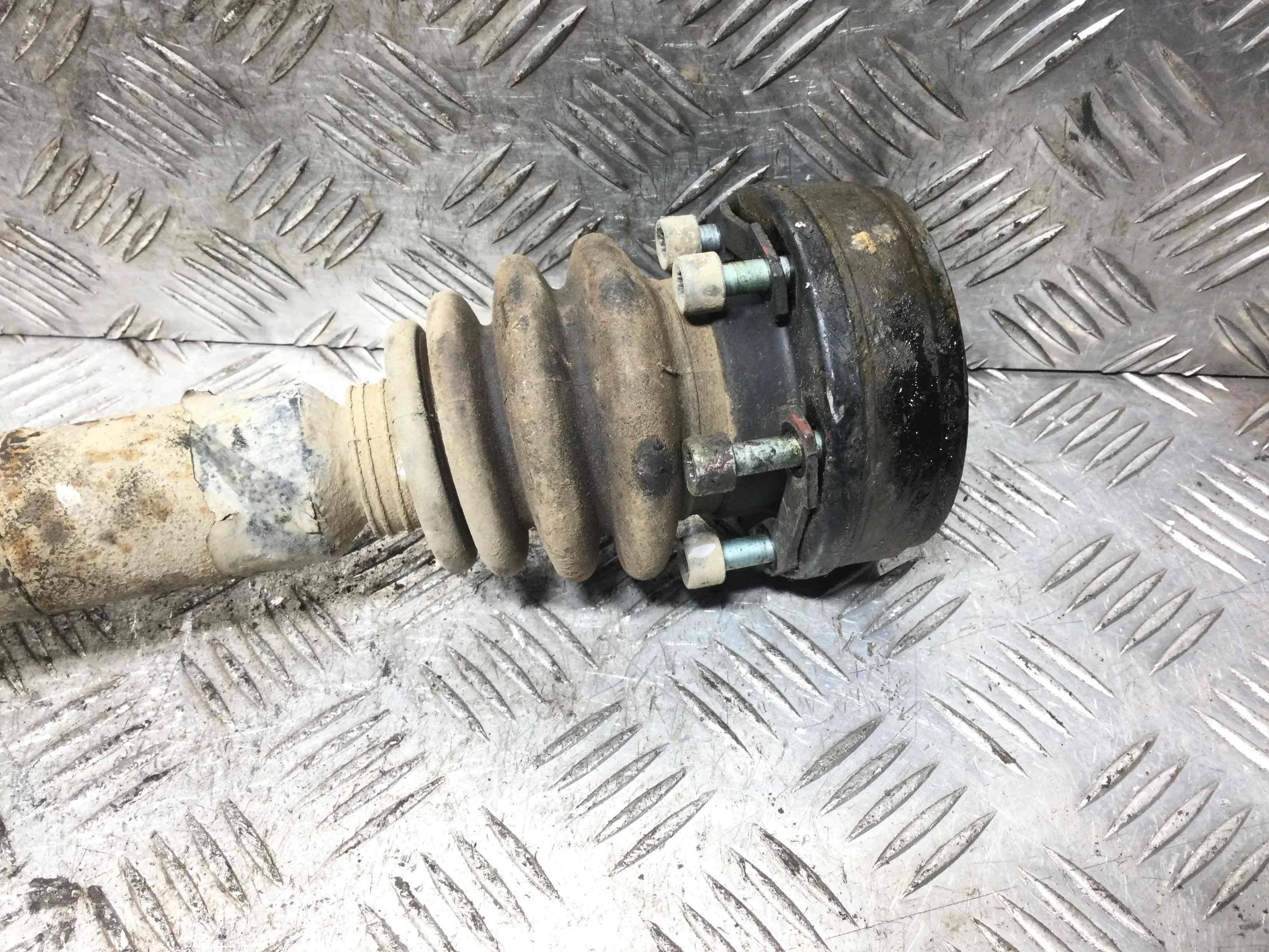 Полуось передняя правая (приводной вал, ШРУС) Audi A3 8L (1996-2000) бензин 1.6 i Механика Х/б