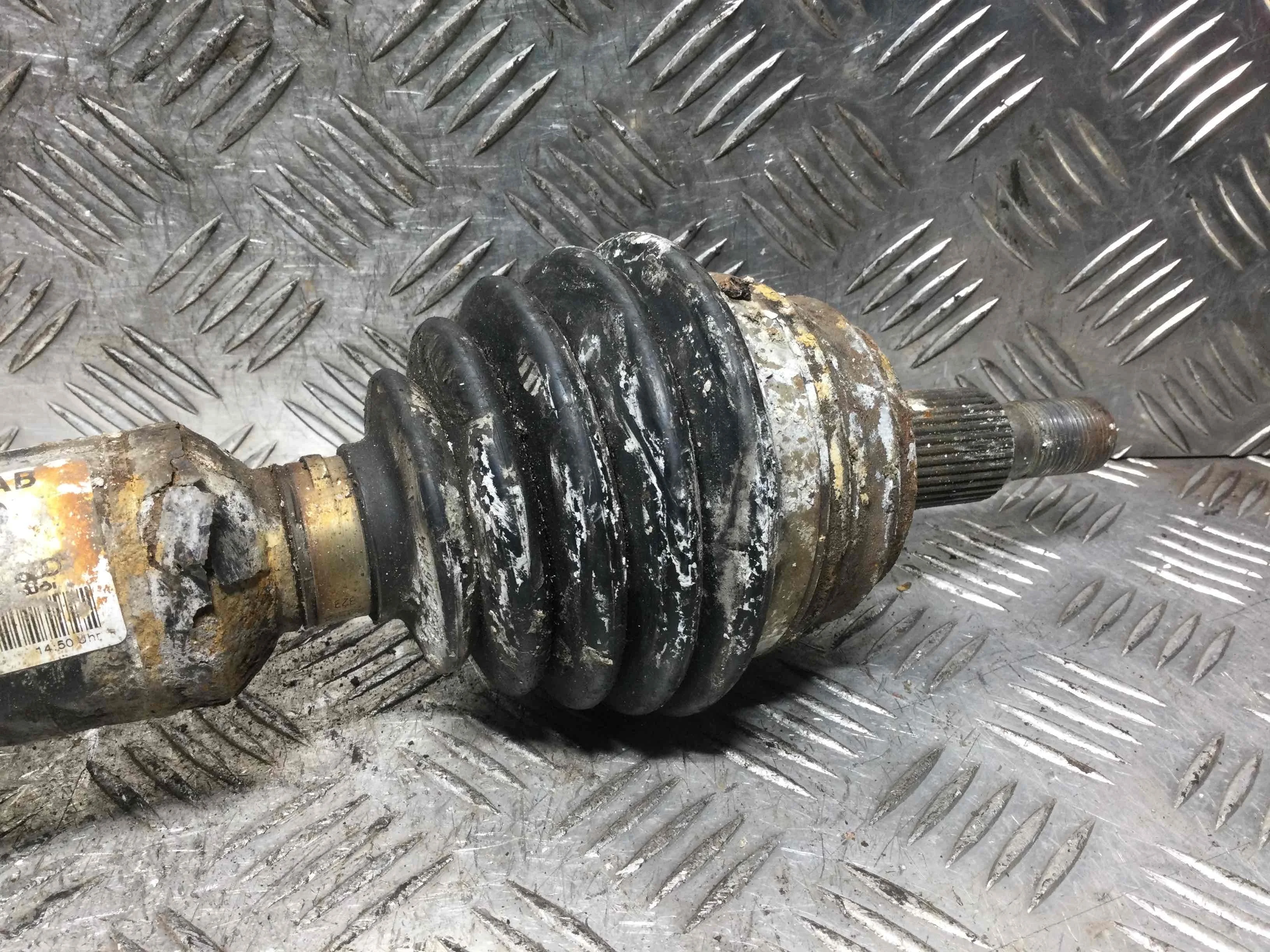 Полуось передняя правая (приводной вал, ШРУС) Audi A3 8L (1996-2000) бензин 1.6  Механика