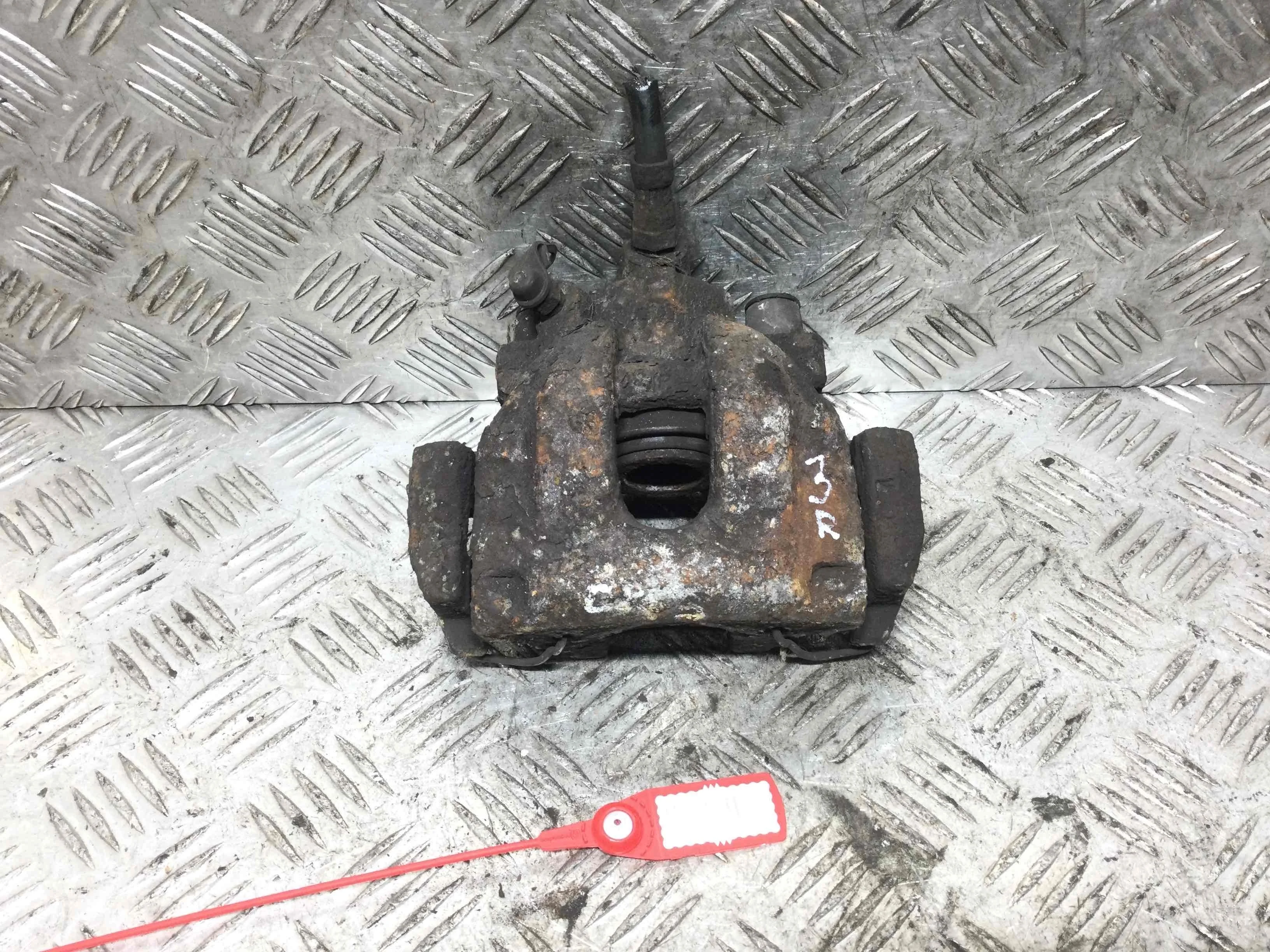 Суппорт задний правый Volvo S60 1 поколение (2000-2004) бензин 2.0 i Механика Седан