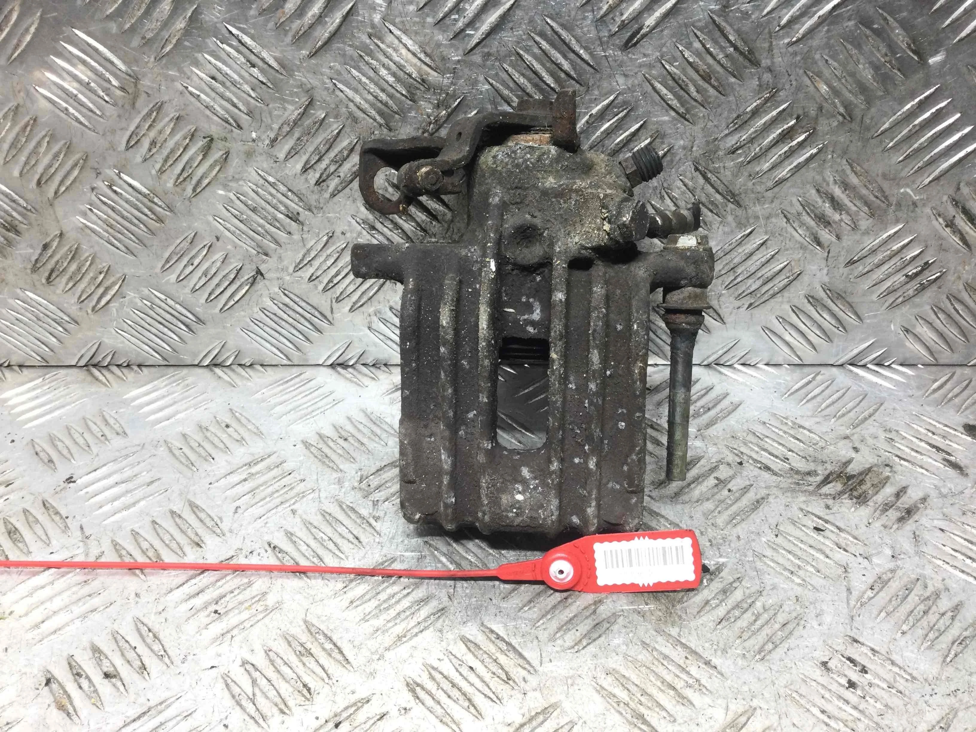 Суппорт задний правый Audi A3 8L (1996-2000) бензин 1.6  Механика