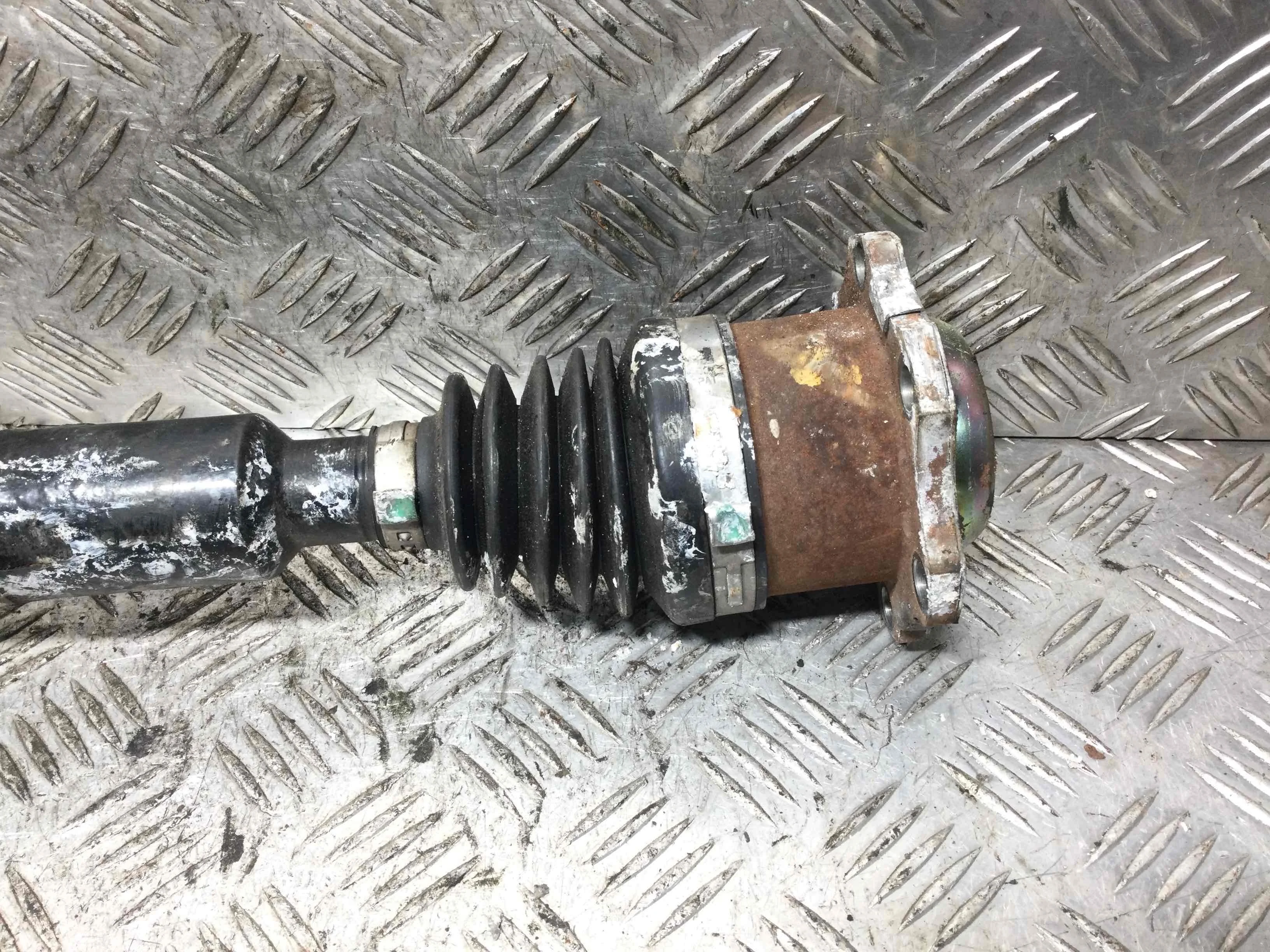 Полуось передняя правая (приводной вал, ШРУС) Skoda Fabia 1 поколение (1999-2004) дизель 1.9 TDI Механика Х/б