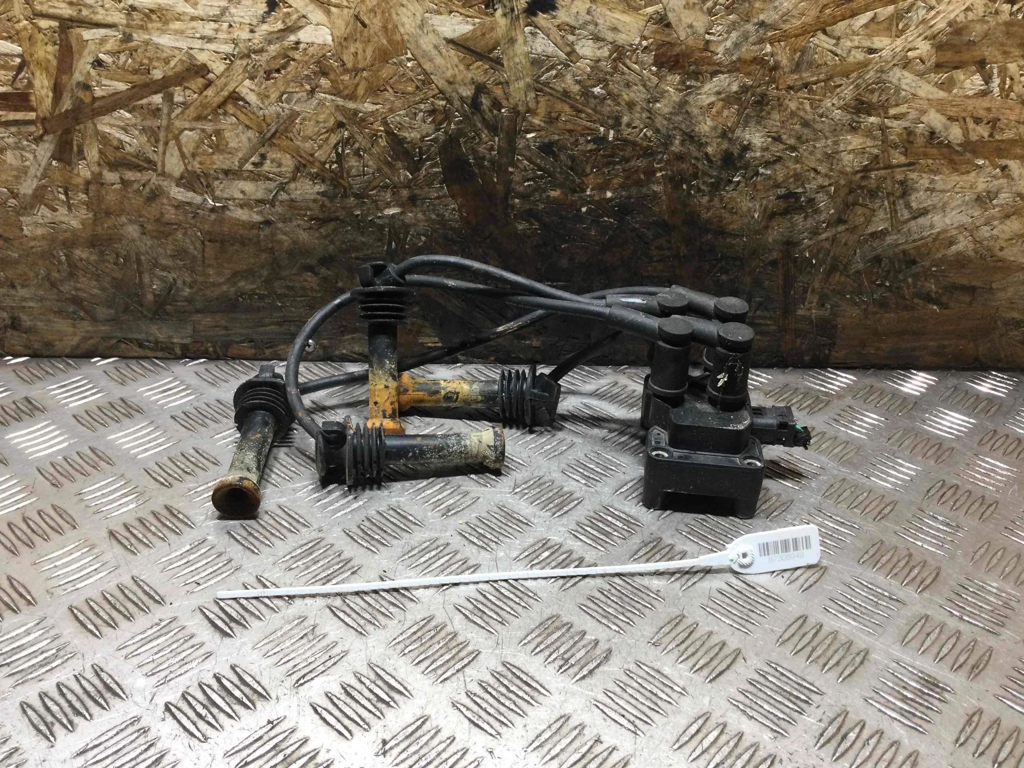 Катушка зажигания Ford Focus 2 поколение (2005-2008) бензин 1.6 i Механика Седан