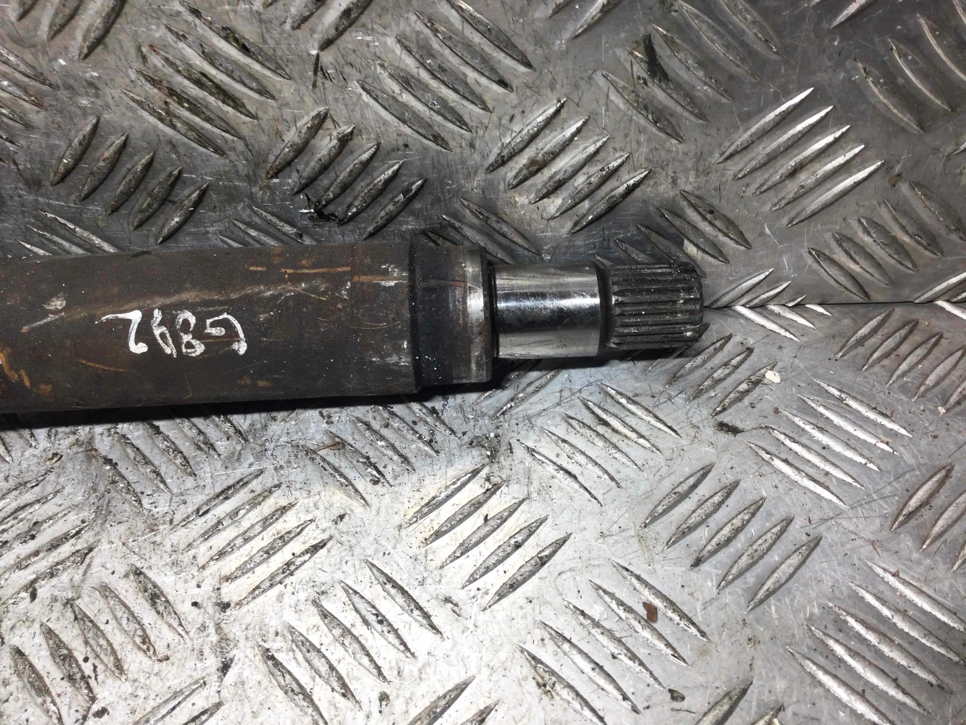 Полуось передняя правая (приводной вал, ШРУС) Ford Focus 1 поколение [рестайлинг] (2001-2005) бензин 1.8 i Механика Универсал