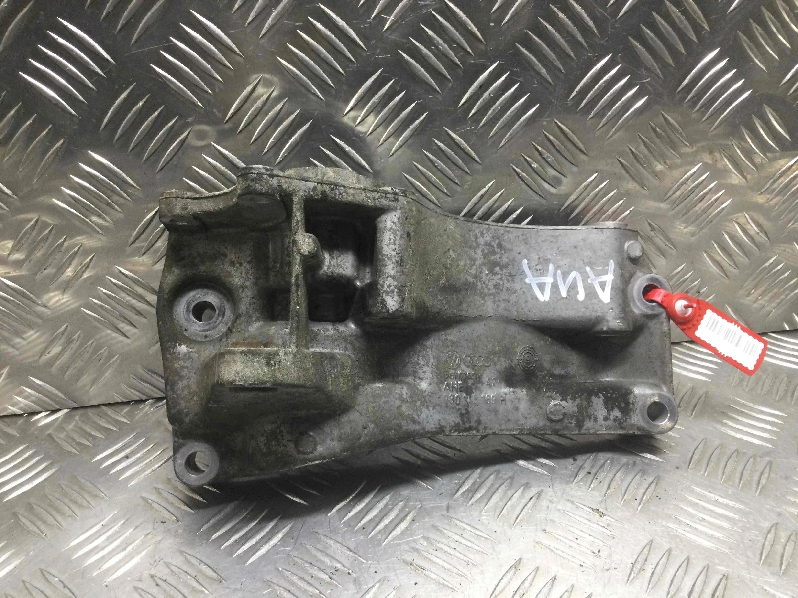 Кронштейн генератора Volkswagen Lupo 6X (1998-2005) бензин 1.4 i Механика Х/б