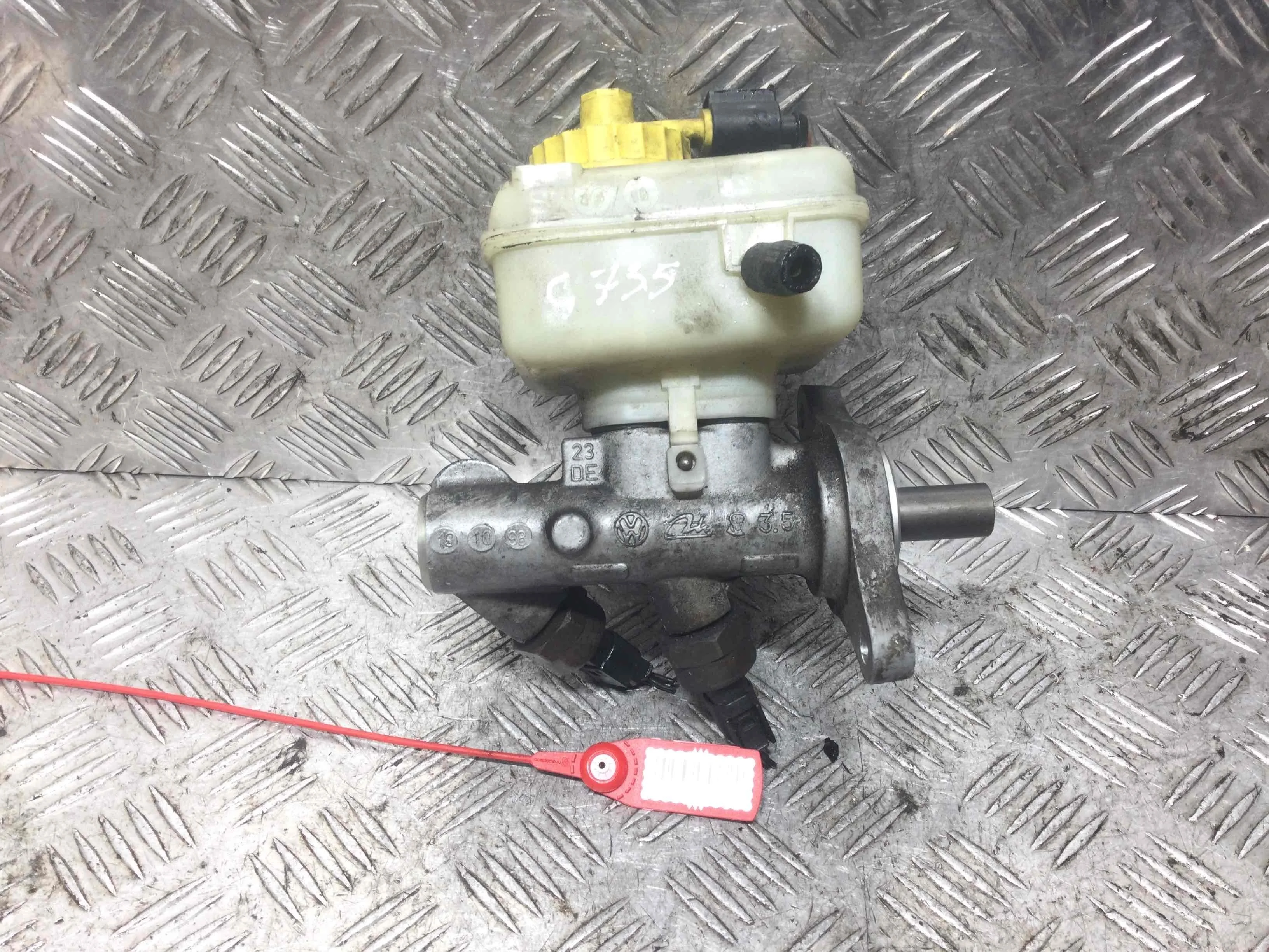 Цилиндр тормозной главный Volkswagen Beetle A4 (1997-2005) бензин 2.0 i Механика Х/б