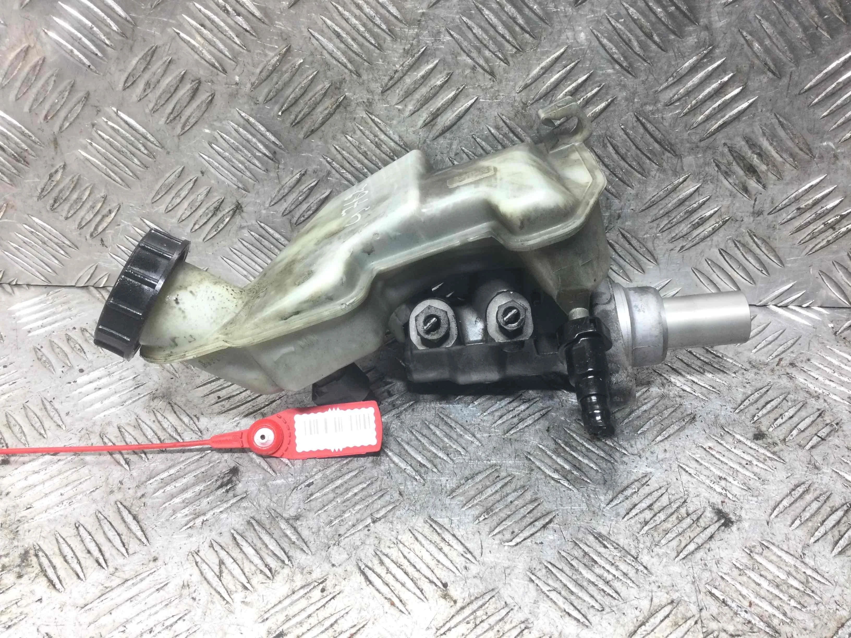 Цилиндр тормозной главный Mazda 2 1 поколение (2003-2005) дизель 1.4 TDCi Механика Х/б