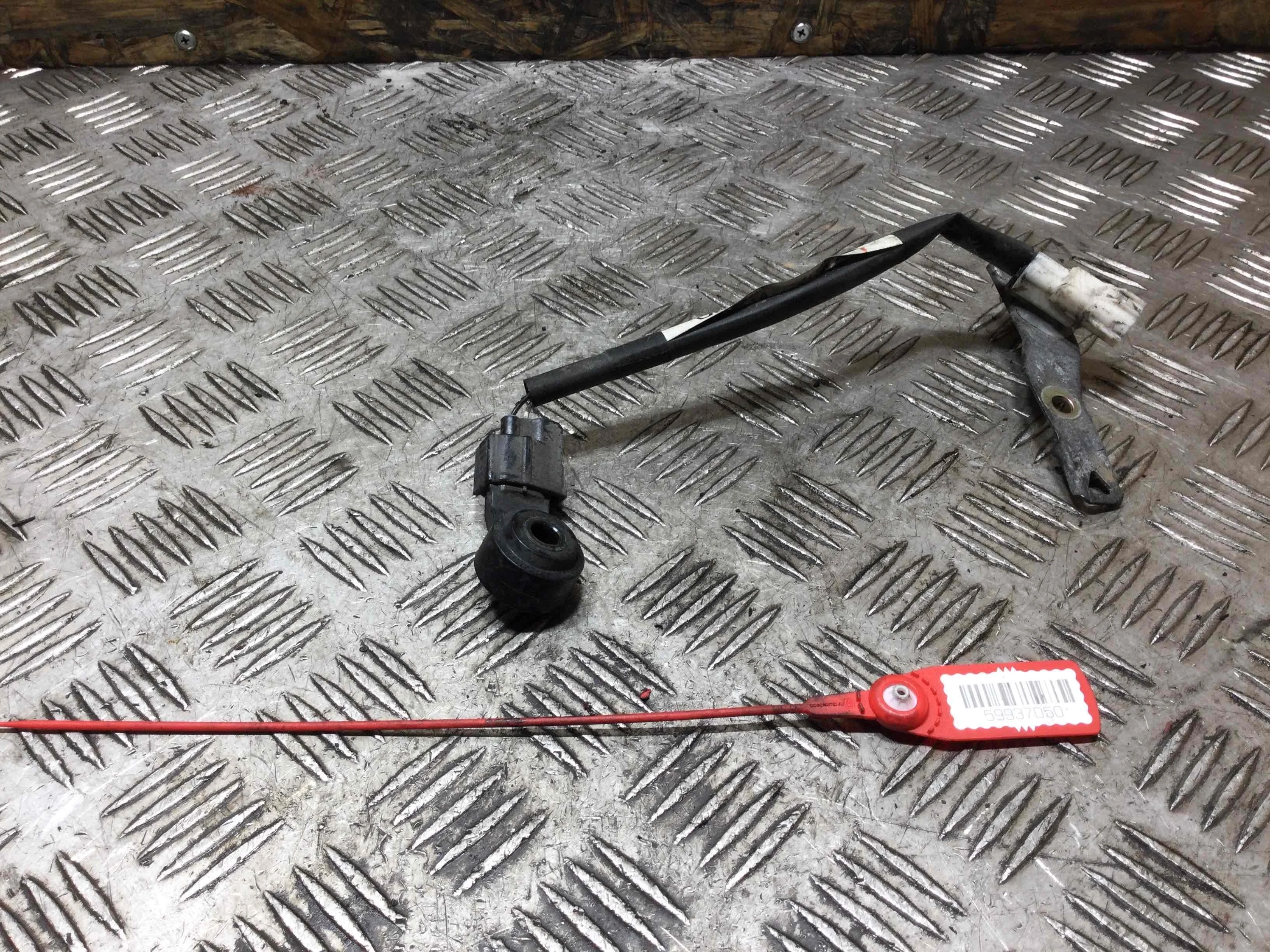 Датчик детонации Toyota Prius 3 поколение (2009-2011) бензин 1.5 i Механика Х/б