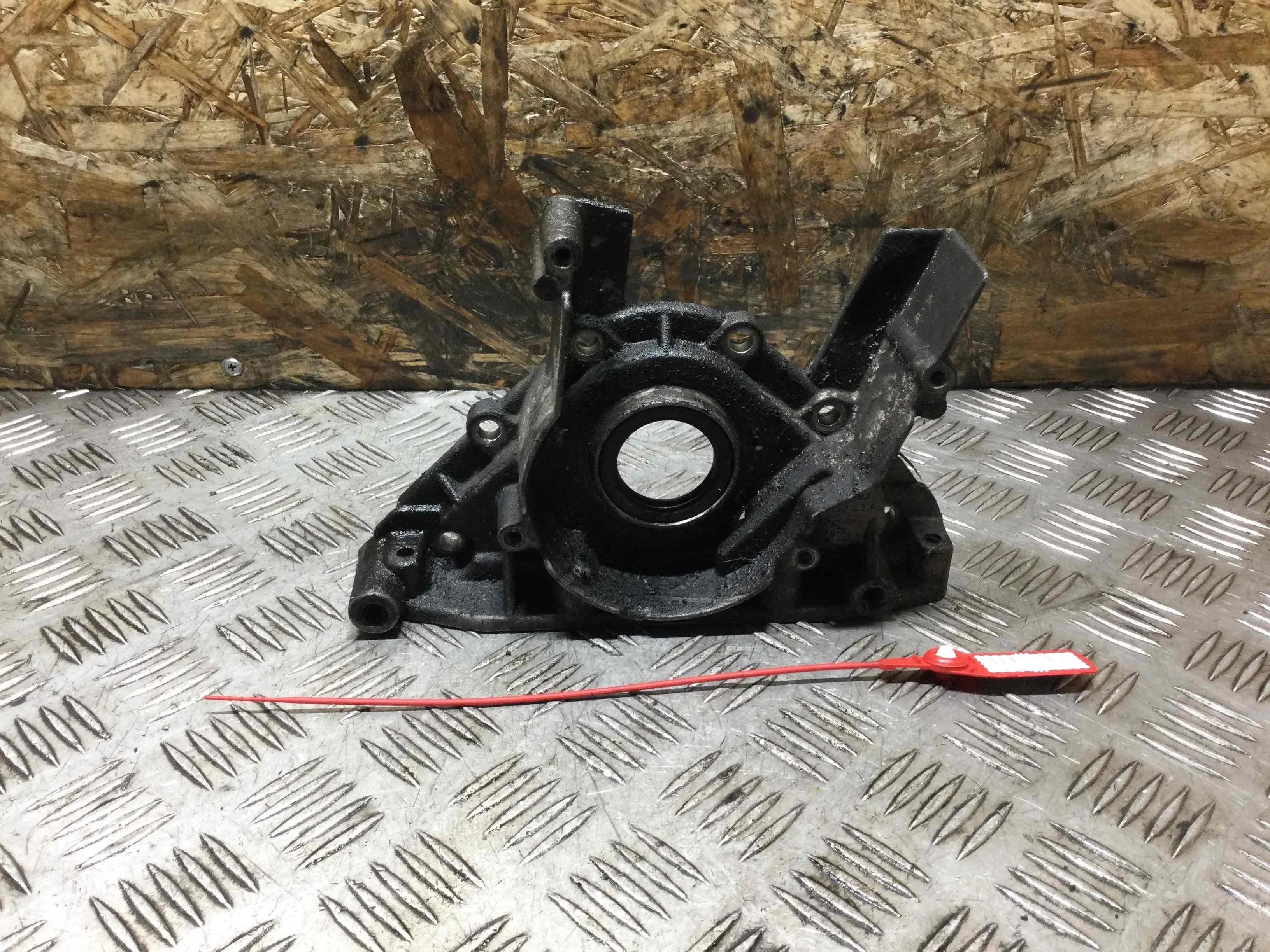 Крышка коленвала Volkswagen Golf 4 поколение (1997-2004) бензин 1.6 i Автомат Х/б