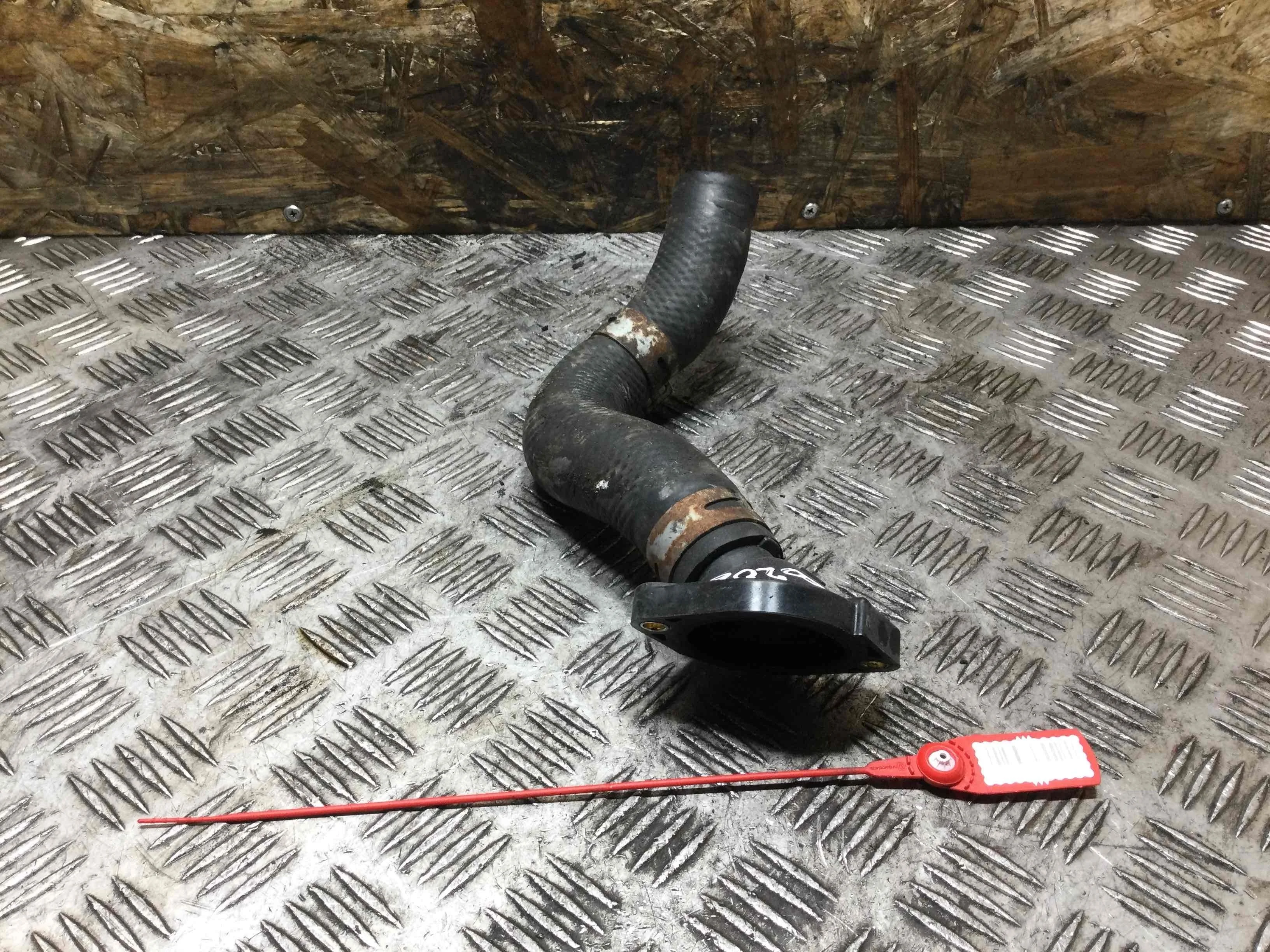 Фланец (тройник) системы охлаждения Toyota Prius 3 поколение (2009-2011) бензин 1.5 i Механика Х/б