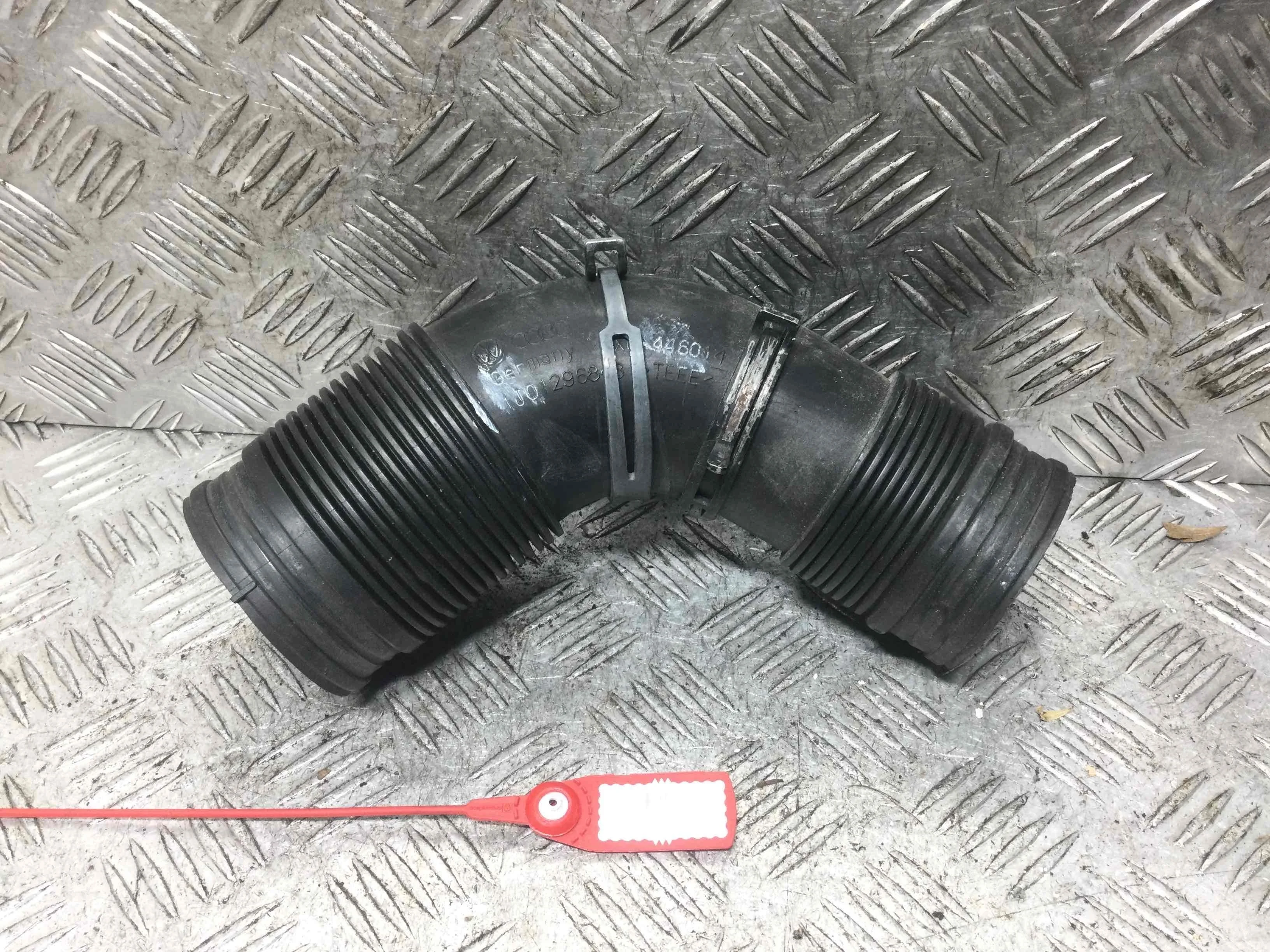 Патрубок воздушного фильтра Volkswagen Golf 4 поколение (1997-2004) дизель 1.9 SDI Механика 5-дв, х/б