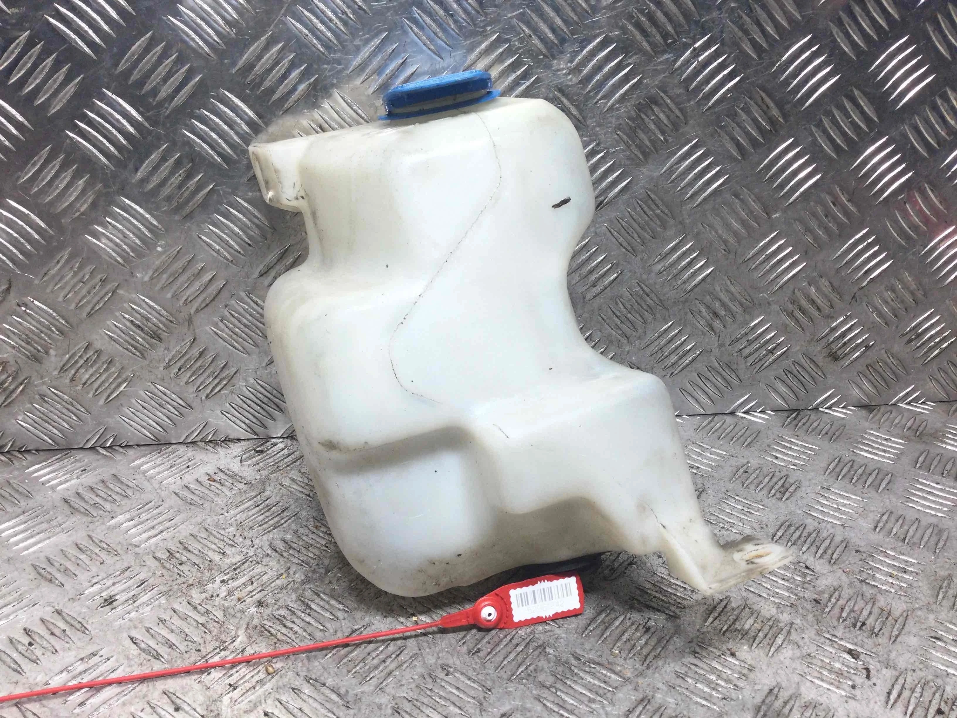 Бачок омывателя Volkswagen Golf 4 поколение (1997-2004) бензин 1.6 i Механика Х/б