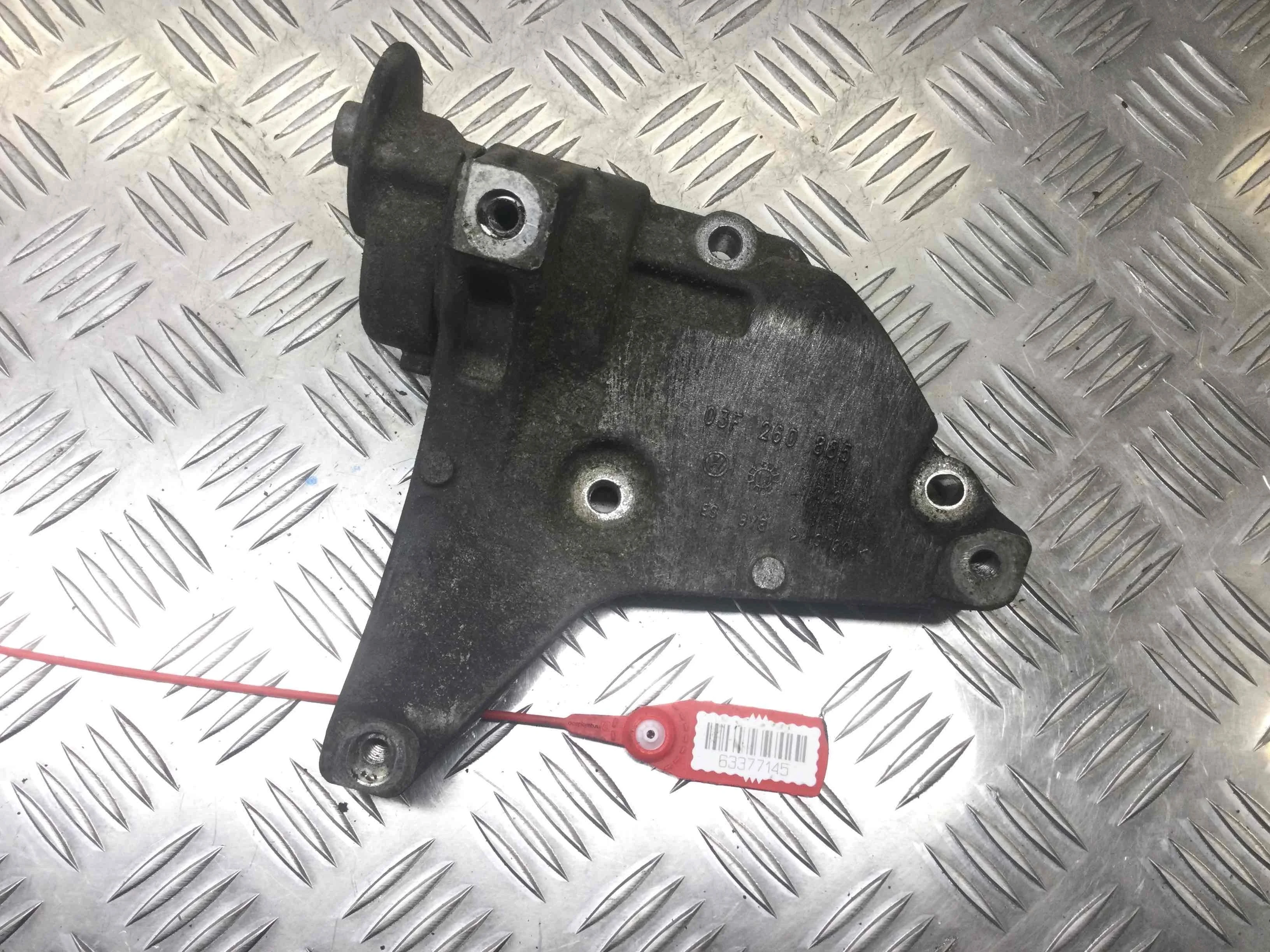 Кронштейн компрессора кондиционера Volkswagen Golf 6 поколение (2008-2015) бензин 1.2 TSI Механика Х/б