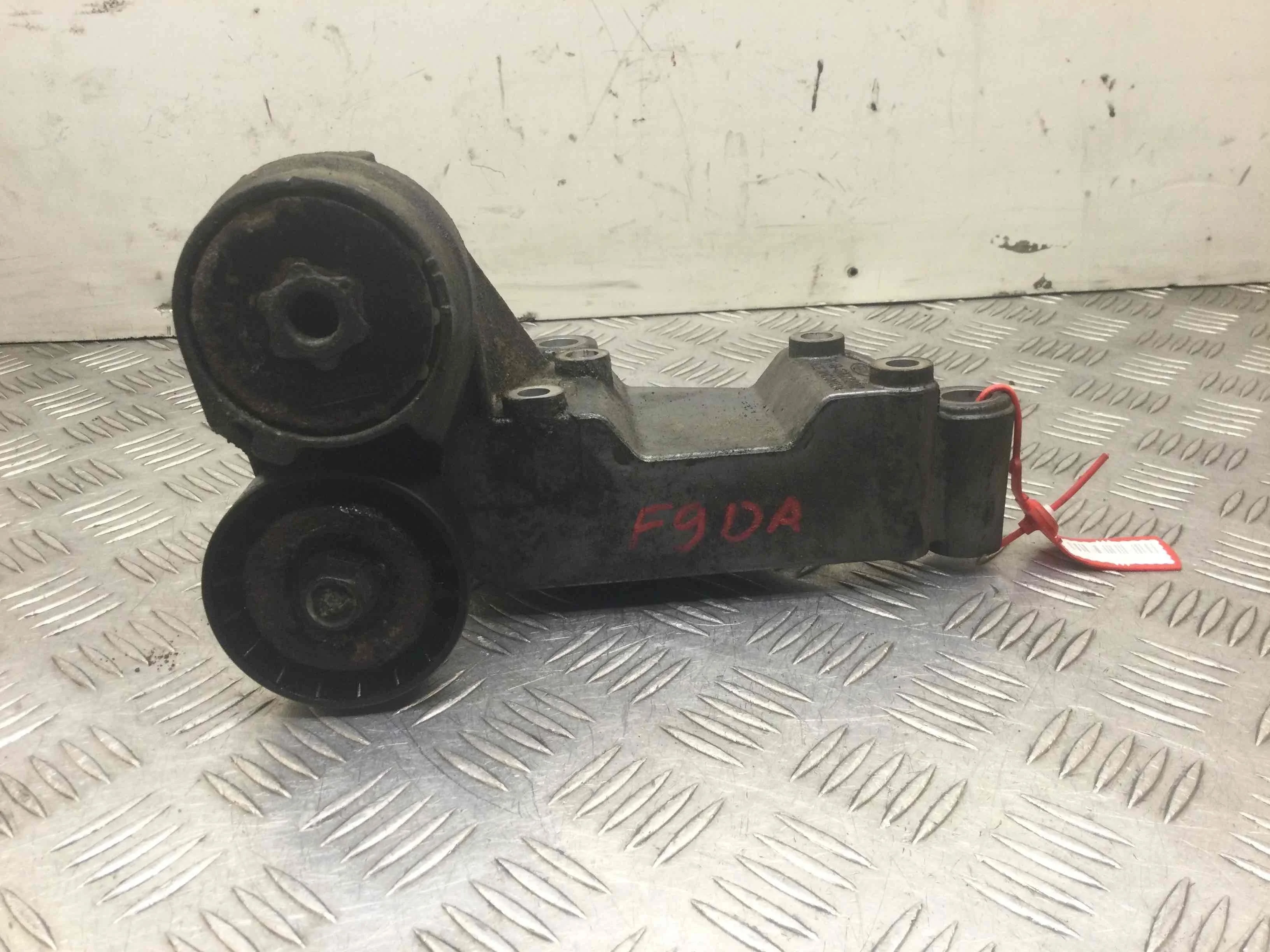 Натяжитель ремня генератора Ford Focus 1 поколение [рестайлинг] (2001-2005) дизель 1.8 TDCi Механика Универсал