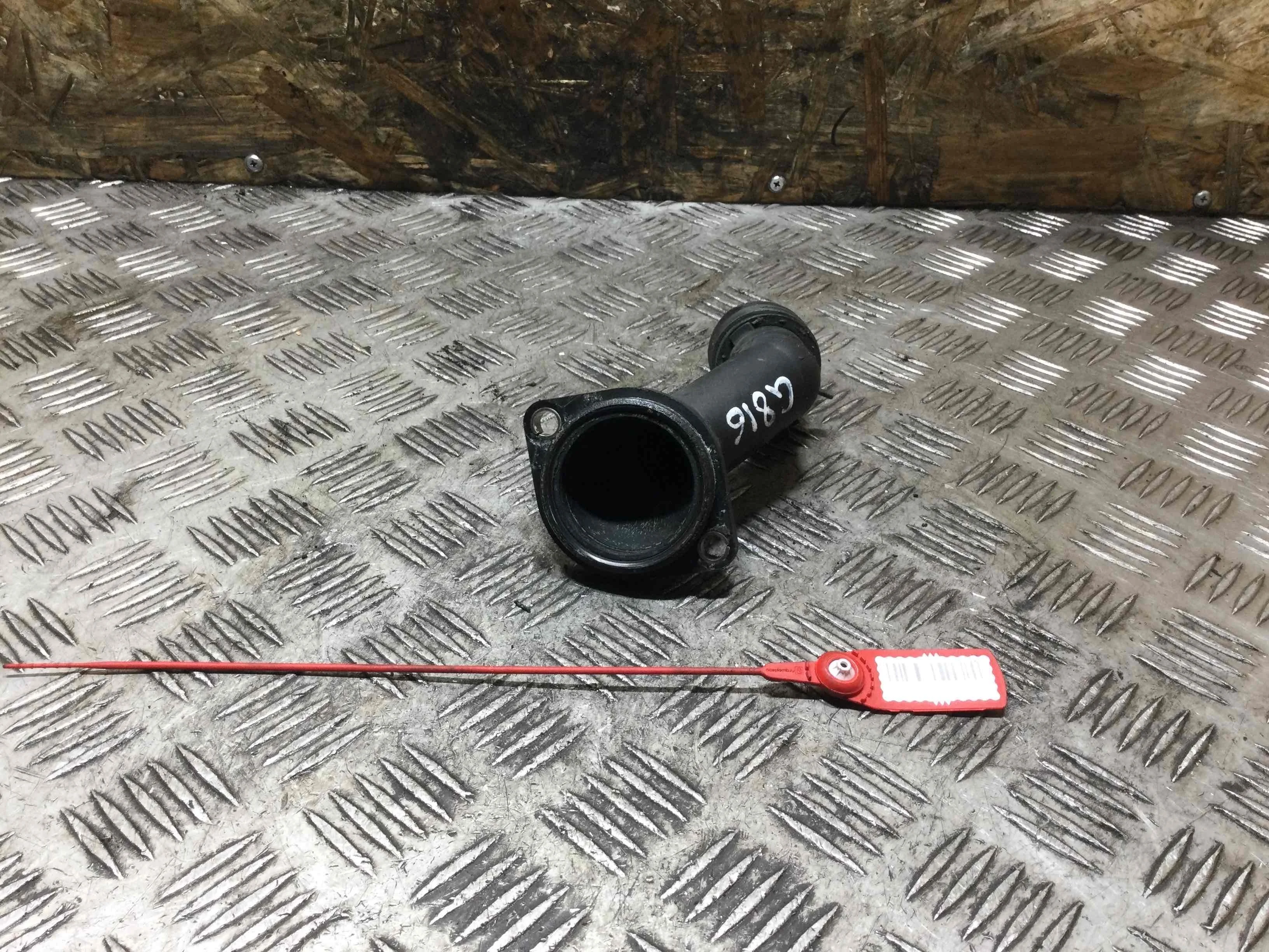 Фланец (тройник) системы охлаждения Volkswagen Golf 4 поколение (1997-2004) бензин 1.6 i Механика Х/б