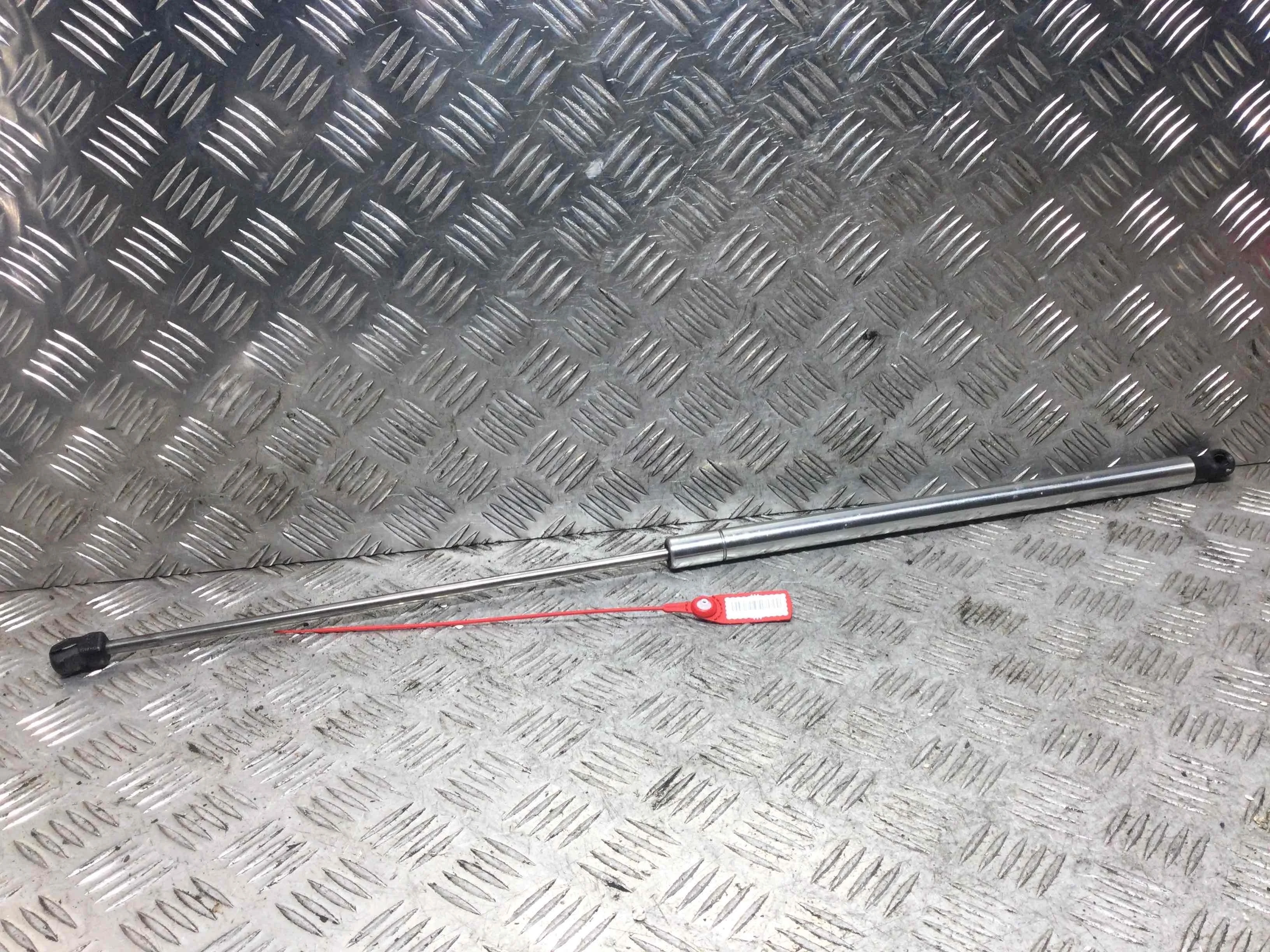 Амортизатор крышки багажника (3-5 двери) Volkswagen Passat B5+ [рестайлинг] (2000-2005) дизель 1.9 TDI Механика Седан