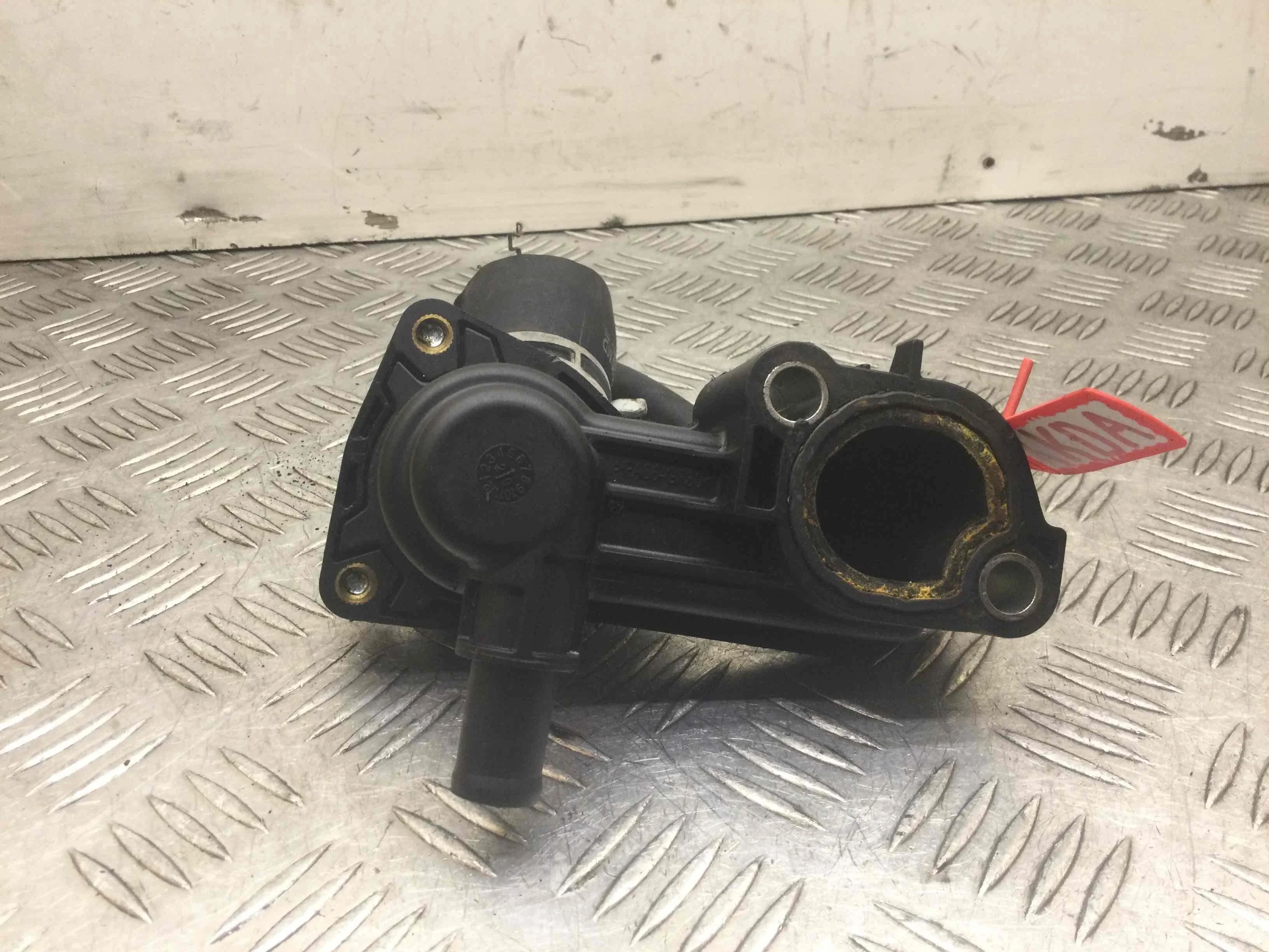 Корпус термостата Ford Focus 2 поколение (2005-2008) дизель 1.8 TDCi Механика Х/б