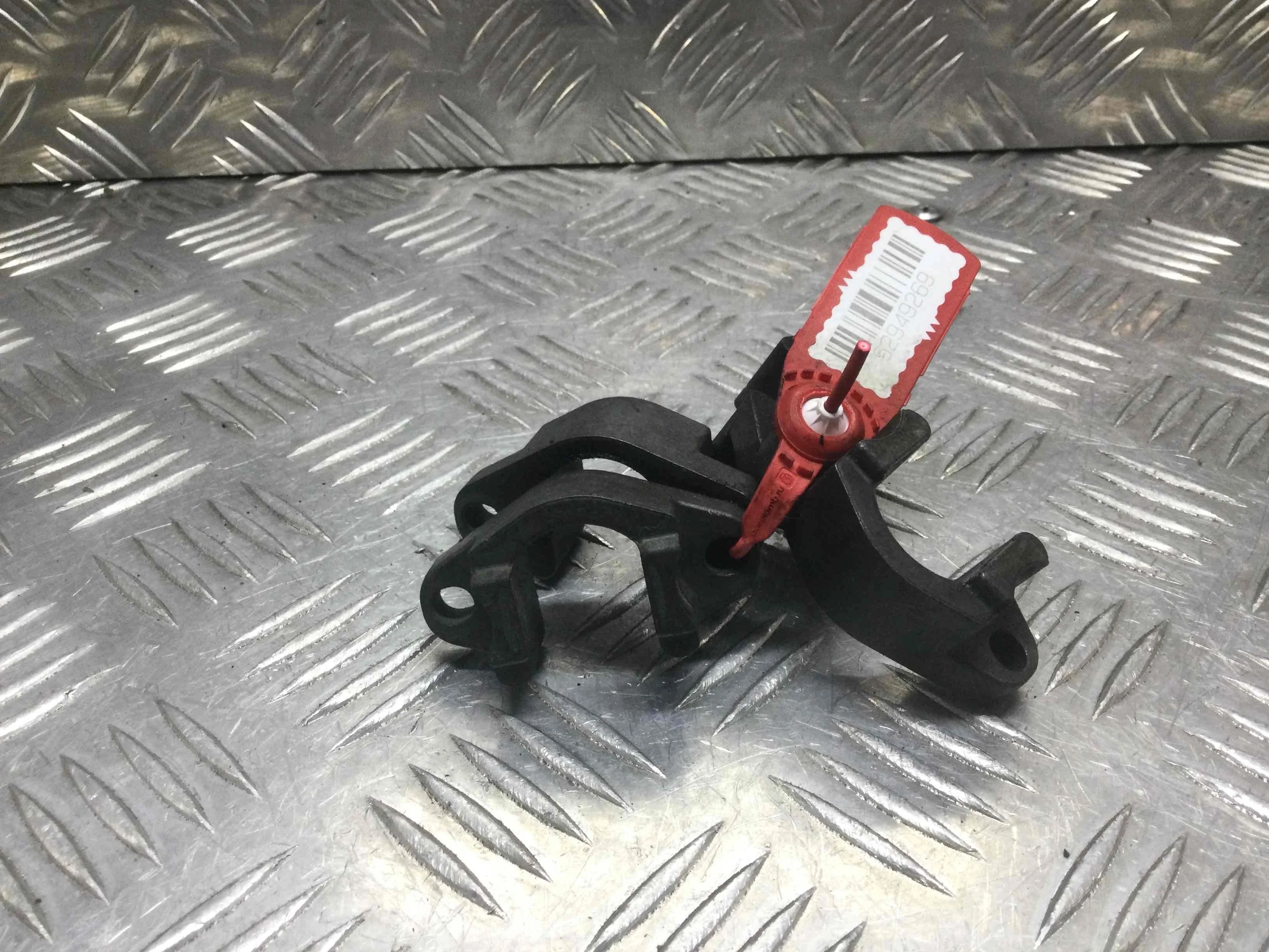 Скоба (кронштейн) крепления форсунки BMW 3-Series 3-Series E46 1998 - 2006 дизель 2.0 D Механика Седан