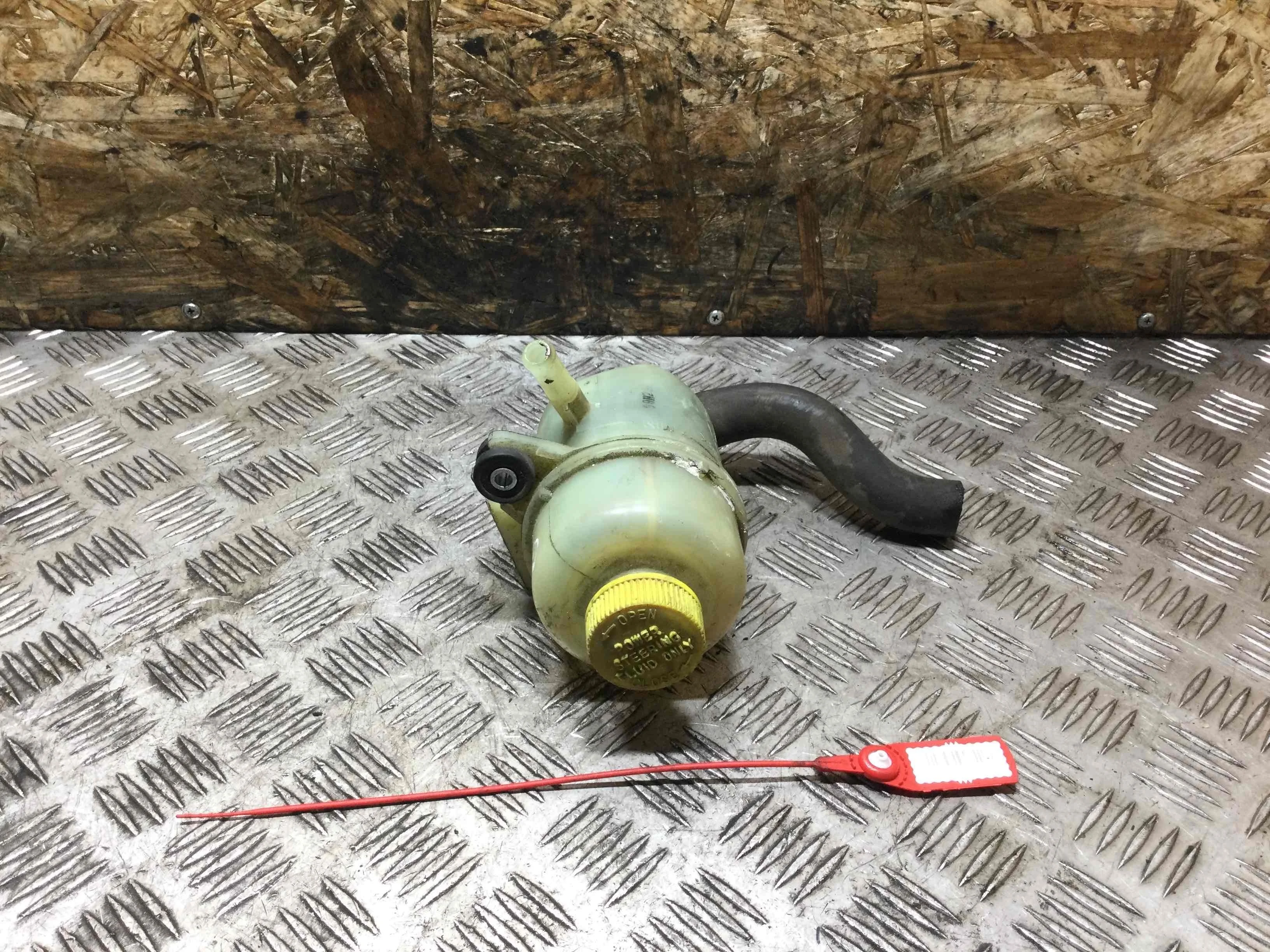 Бачок гидроусилителя Mazda 323 323F (BA) 1994 - 1998 бензин 1.5 i Механика Седан