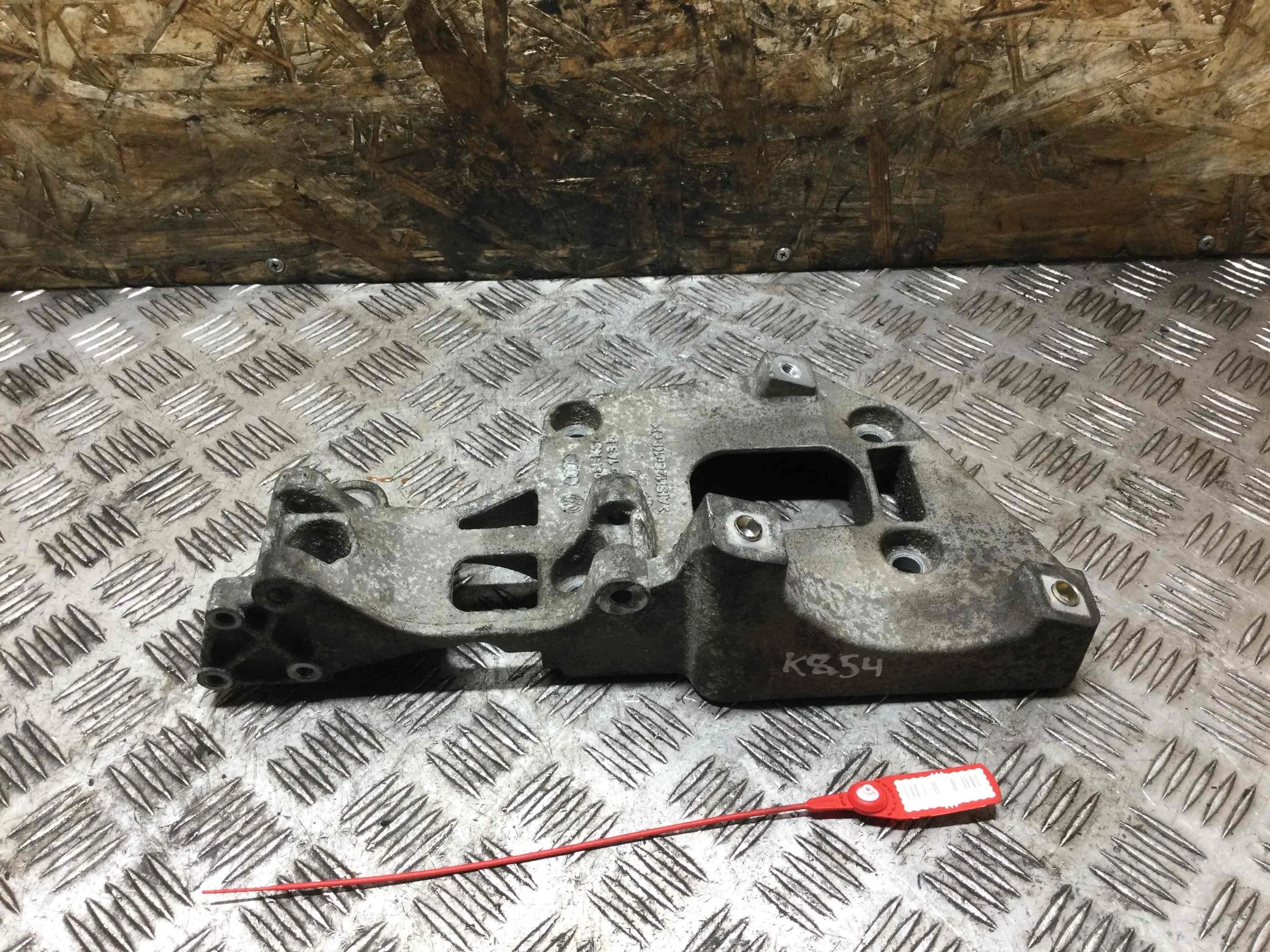 Кронштейн генератора Audi A3 8P (2003-2005) бензин 2.0 TFSI Механика Х/б