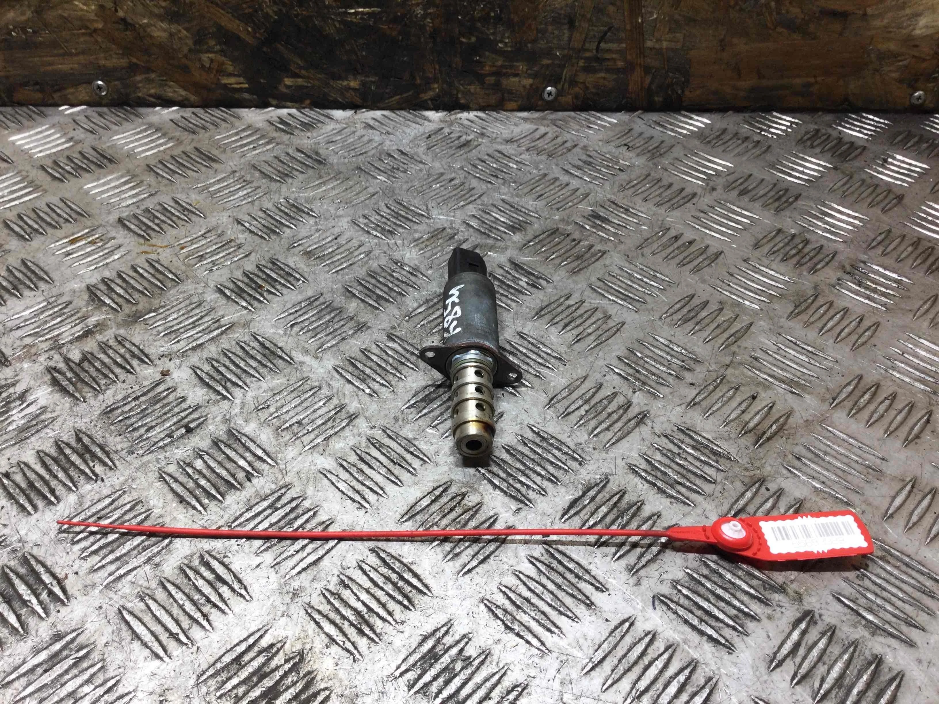 Клапан фазорегулятора Audi A3 8P (2003-2005) бензин 2.0 TFSI Механика Х/б