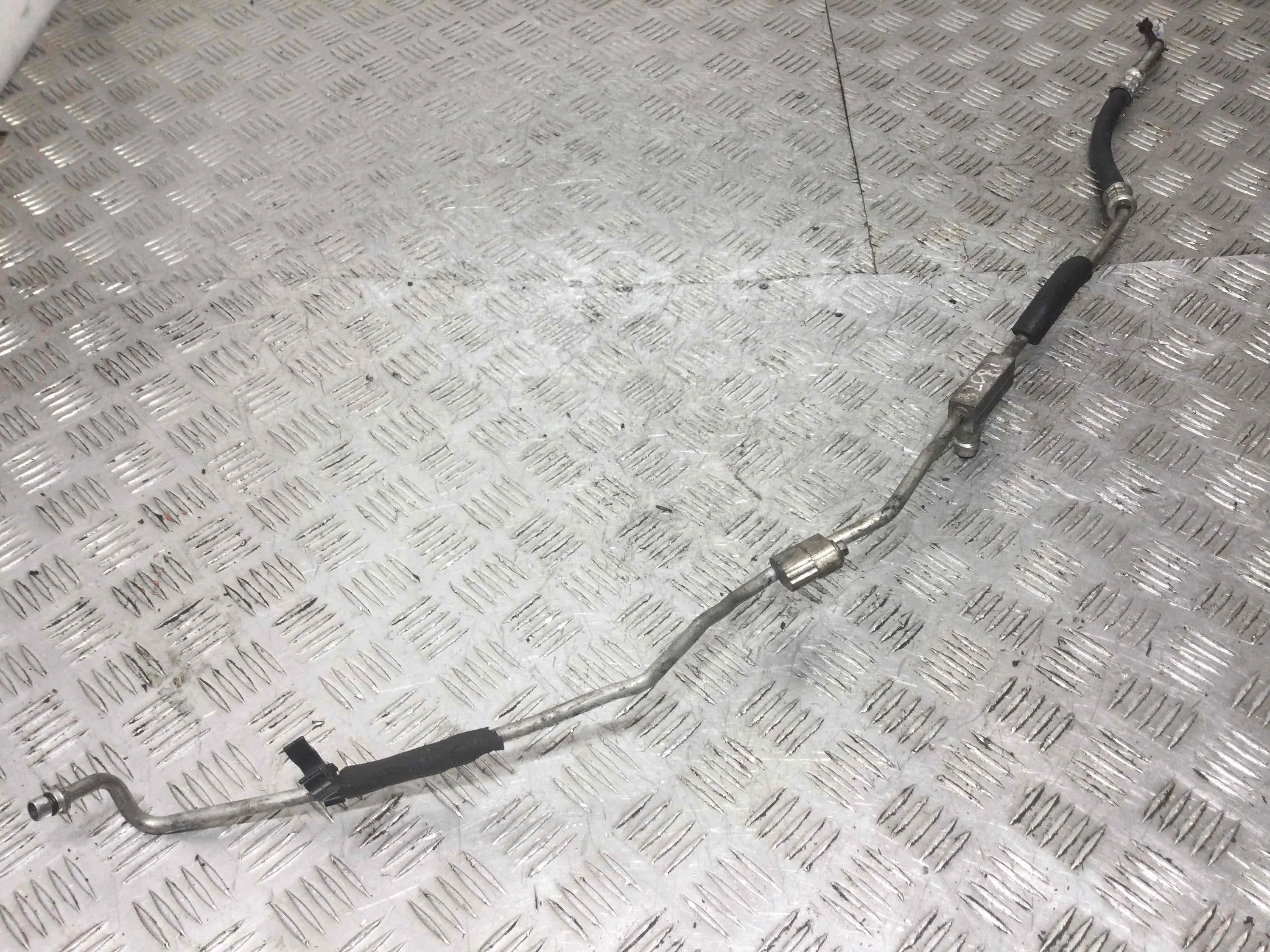 Трубка кондиционера Land Rover Discovery Discovery III (LA) 2004 - 2009 дизель 2.7 TD Механика