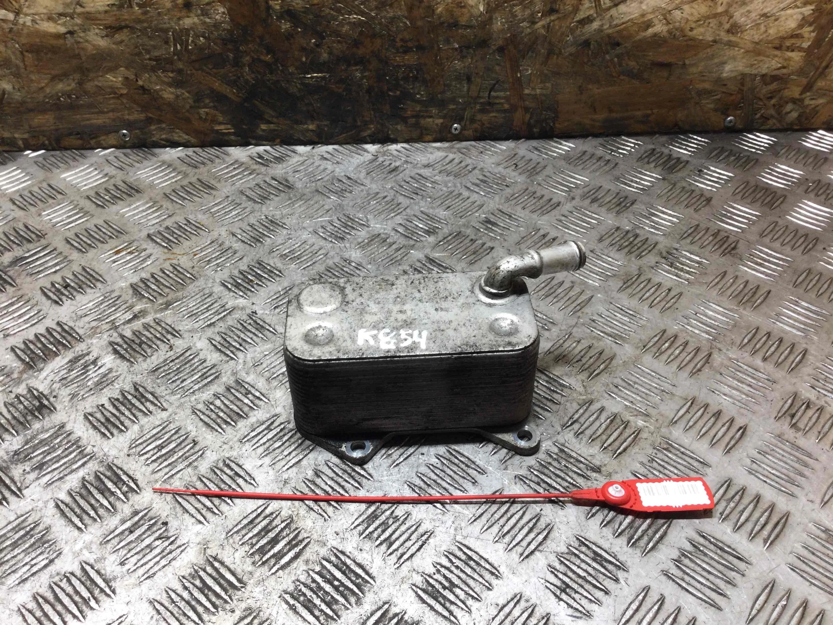 Радиатор масляный Audi A3 8P (2003-2005) бензин 2.0 TFSI Механика Х/б