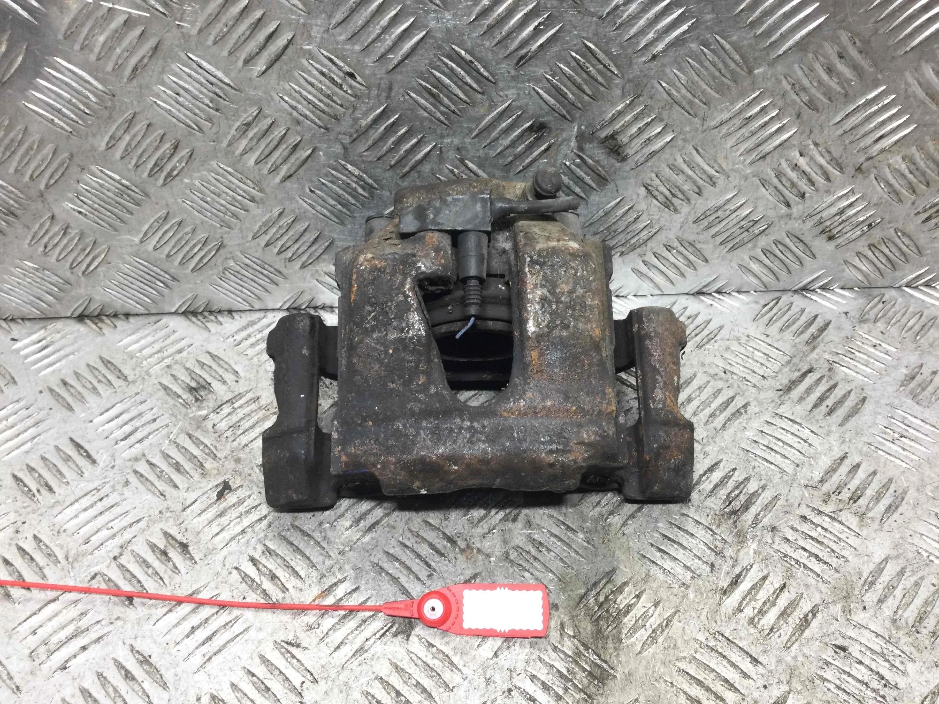 Суппорт передний левый Mercedes E-klasse E-klasse (W210) 1995 - 2003 дизель 2.9 TD Автомат Универсал