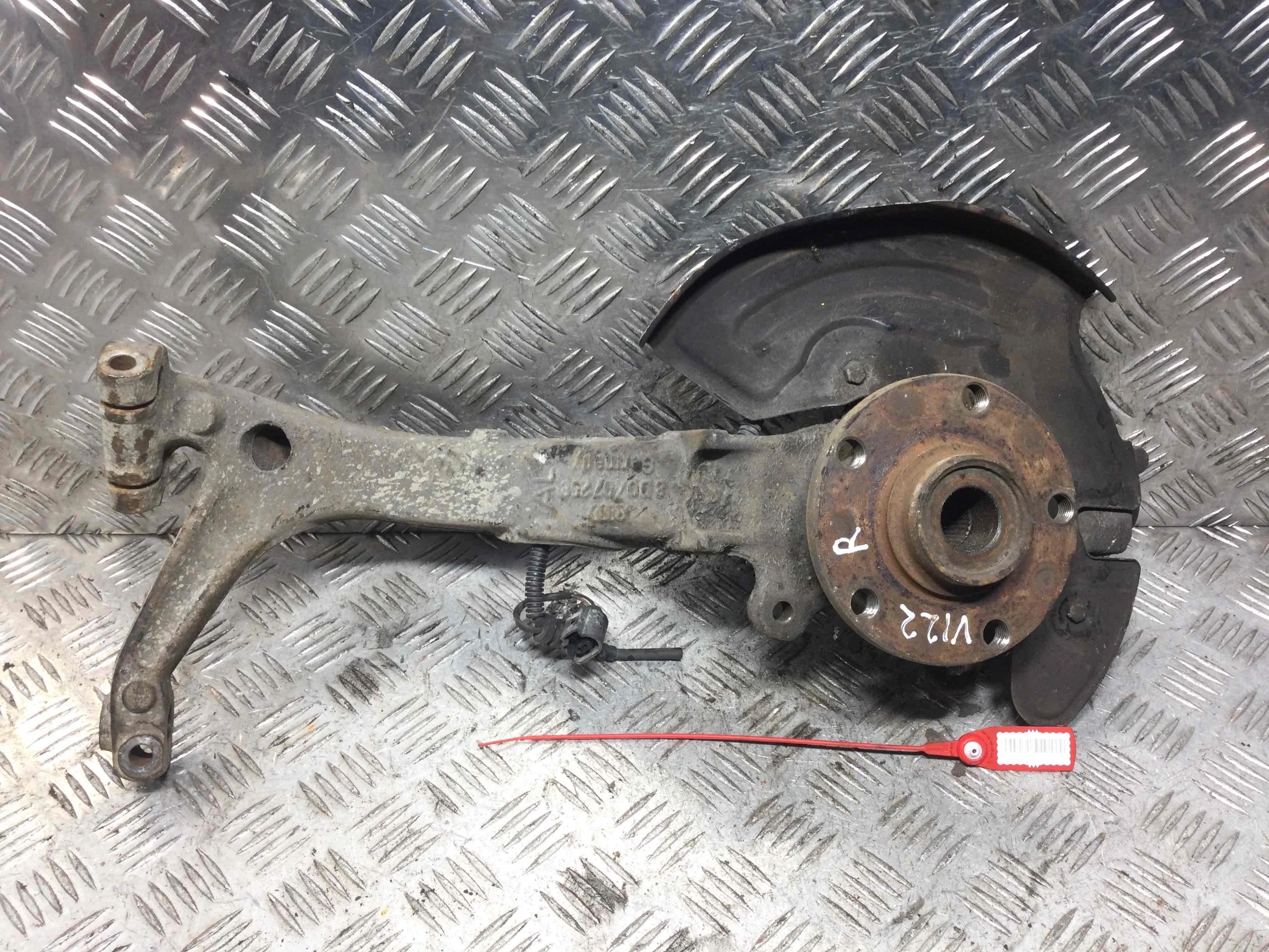 Ступица передняя правая Volkswagen Passat B5+ [рестайлинг] (2000-2005) дизель 1.9 TDI Механика Седан