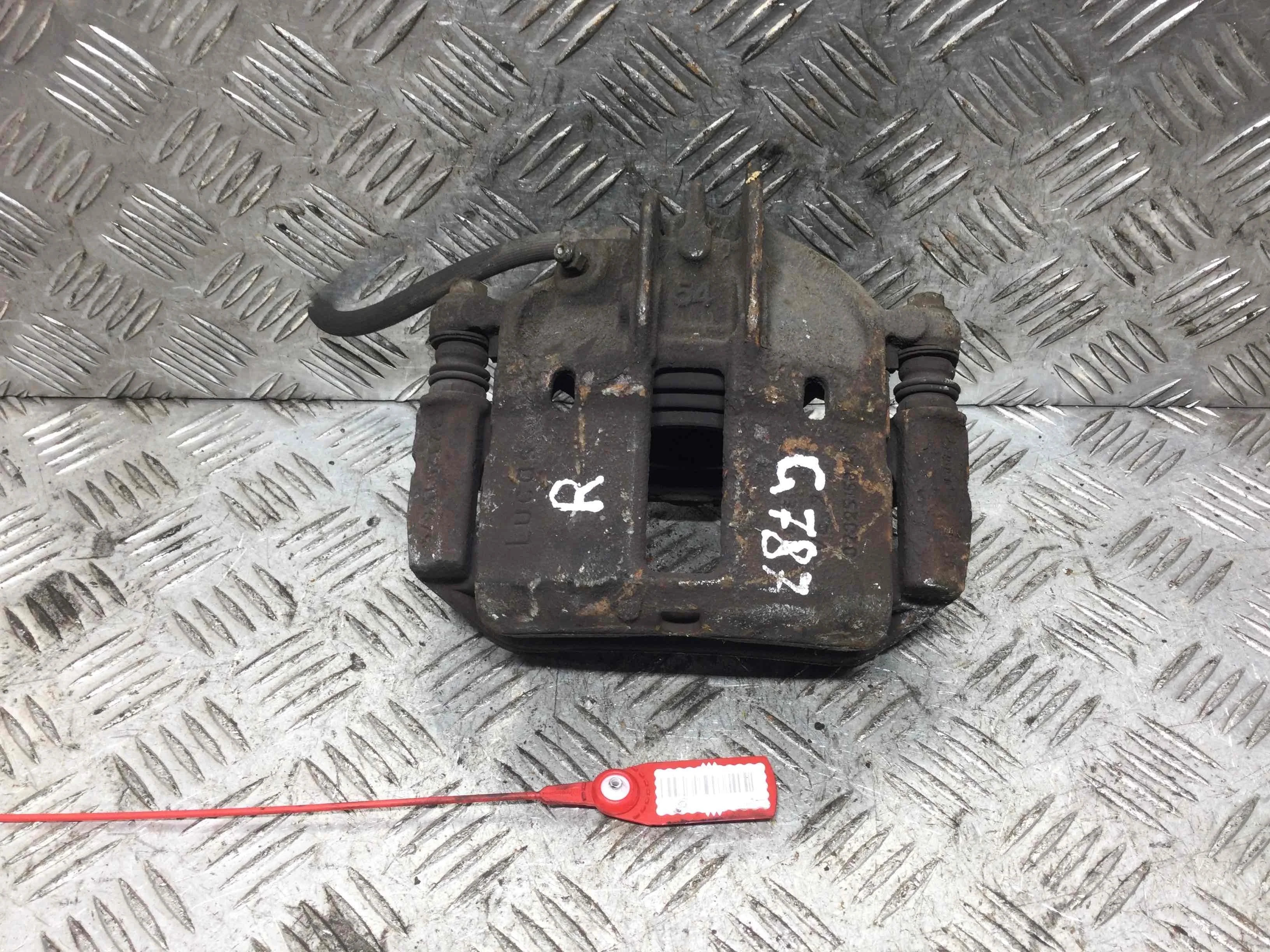 Суппорт передний правый Mitsubishi Space Star 1 поколение [рестайлинг] (2002-2005) бензин 1.8 i Механика Минивэн