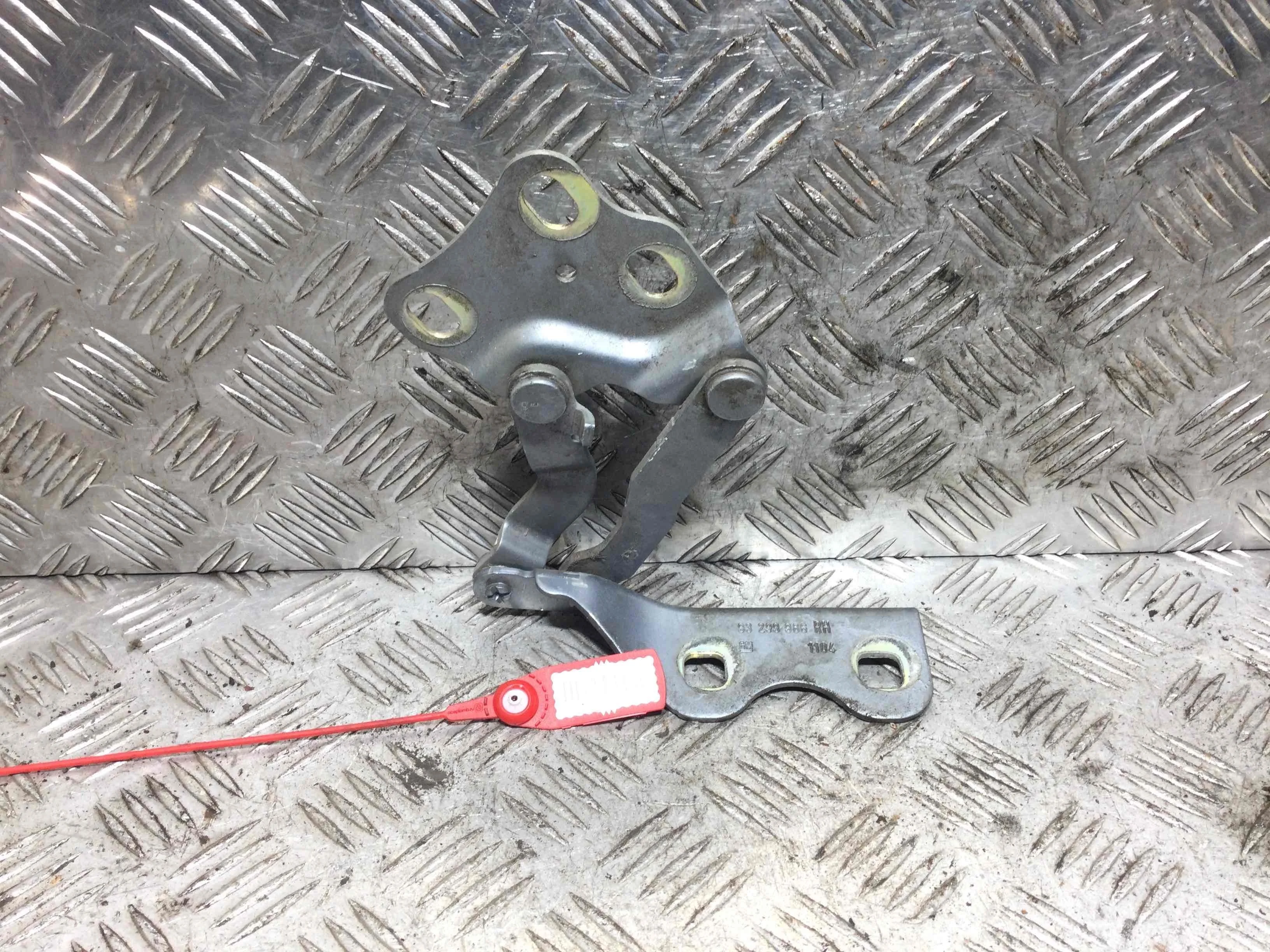 Петля капота правая Opel Meriva 1 поколение 2002 - 2006 бензин 1.6 i Механика Минивэн