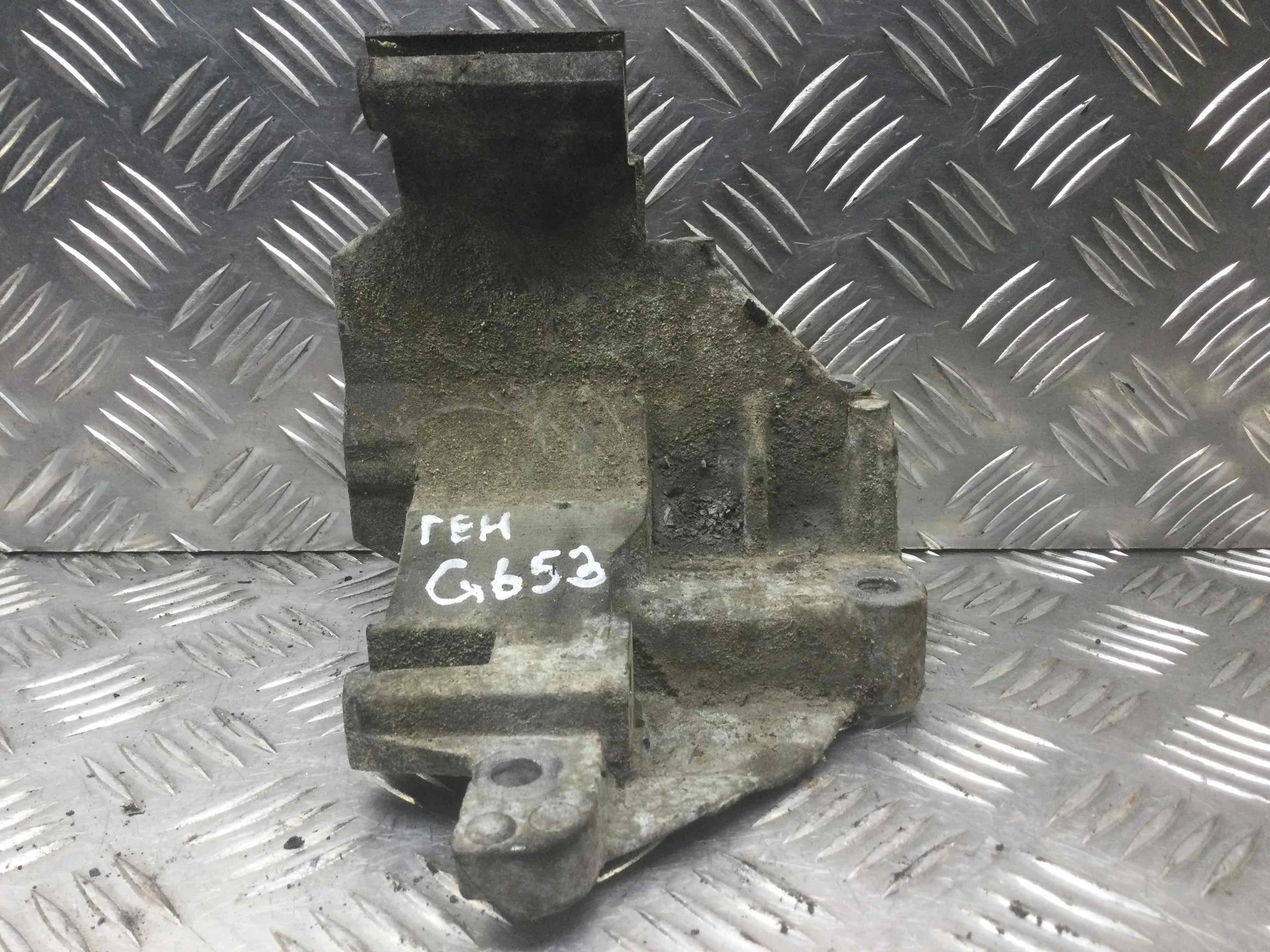 Кронштейн генератора Ford Focus 1 поколение [рестайлинг] (2001-2005) бензин 1.8 i Механика Х/б