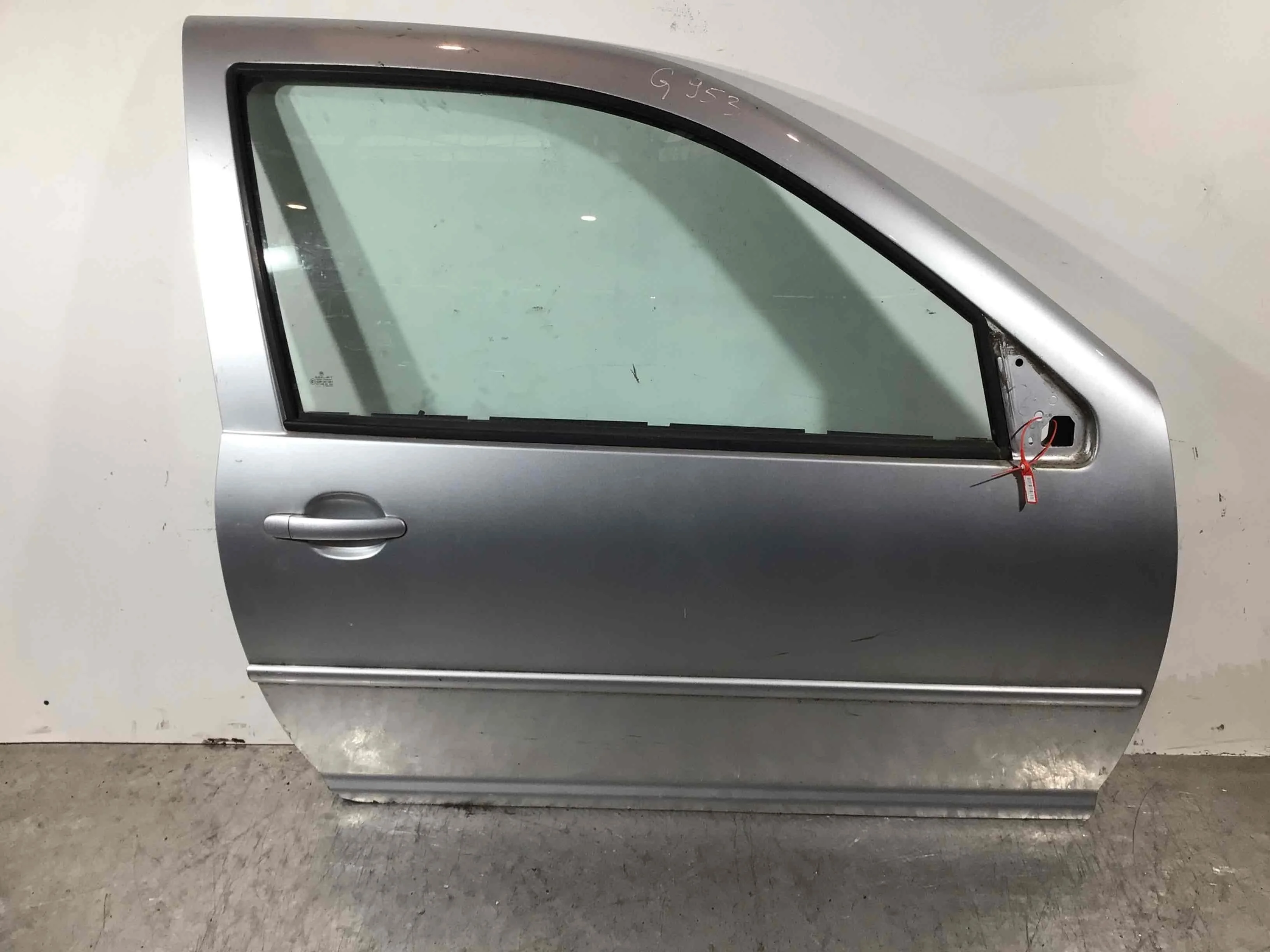 Дверь передняя правая Volkswagen Golf 4 поколение (1997-2004) бензин 1.6 i Механика 3-дв, х/б